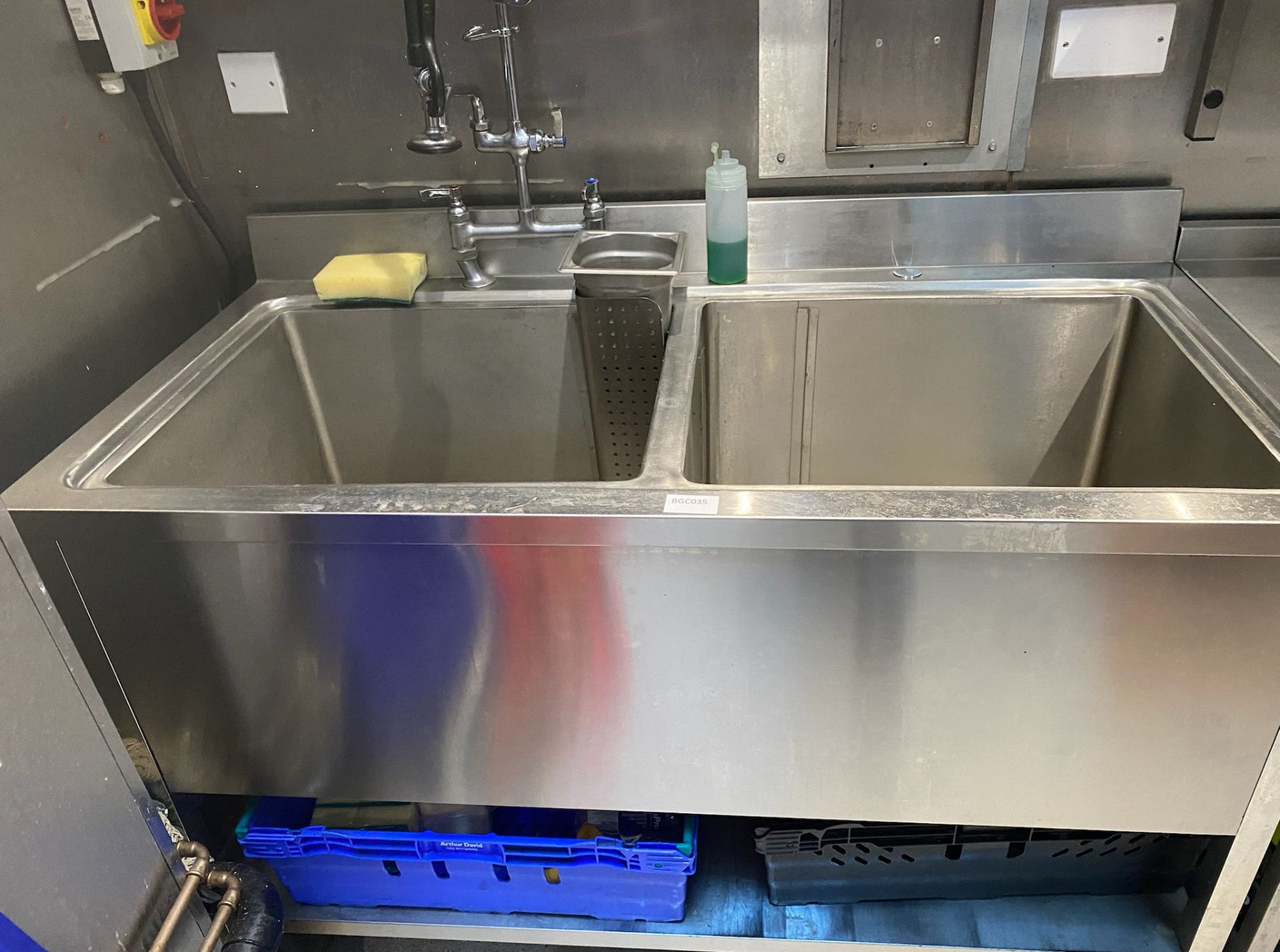 1 x Large Stainless Steel Freestanding Commercial Double Sink Unit With Hot And Cold Tap And Rinse