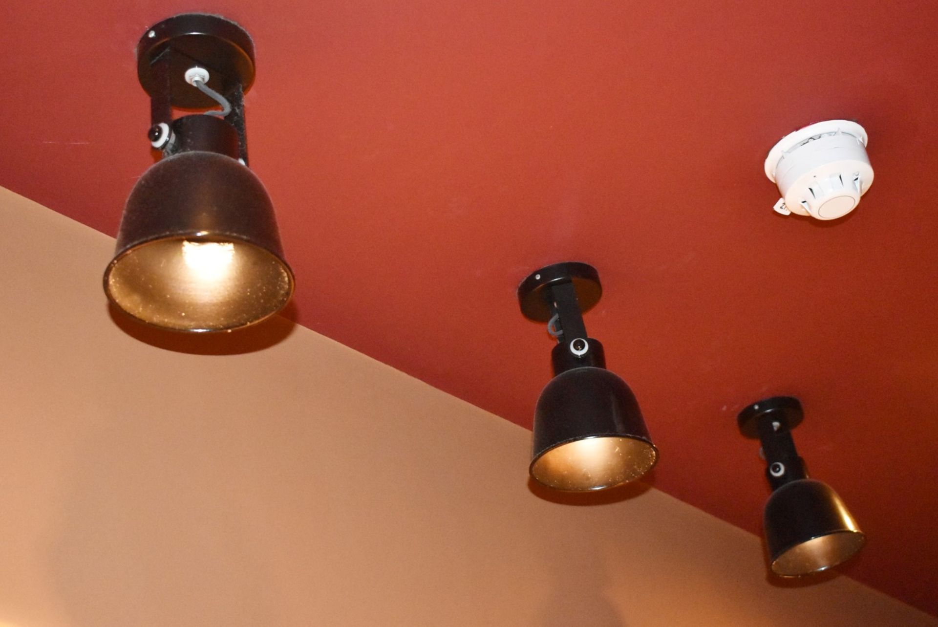 10 x Adjustable Spot Lights With a Black Finish - Image 2 of 5