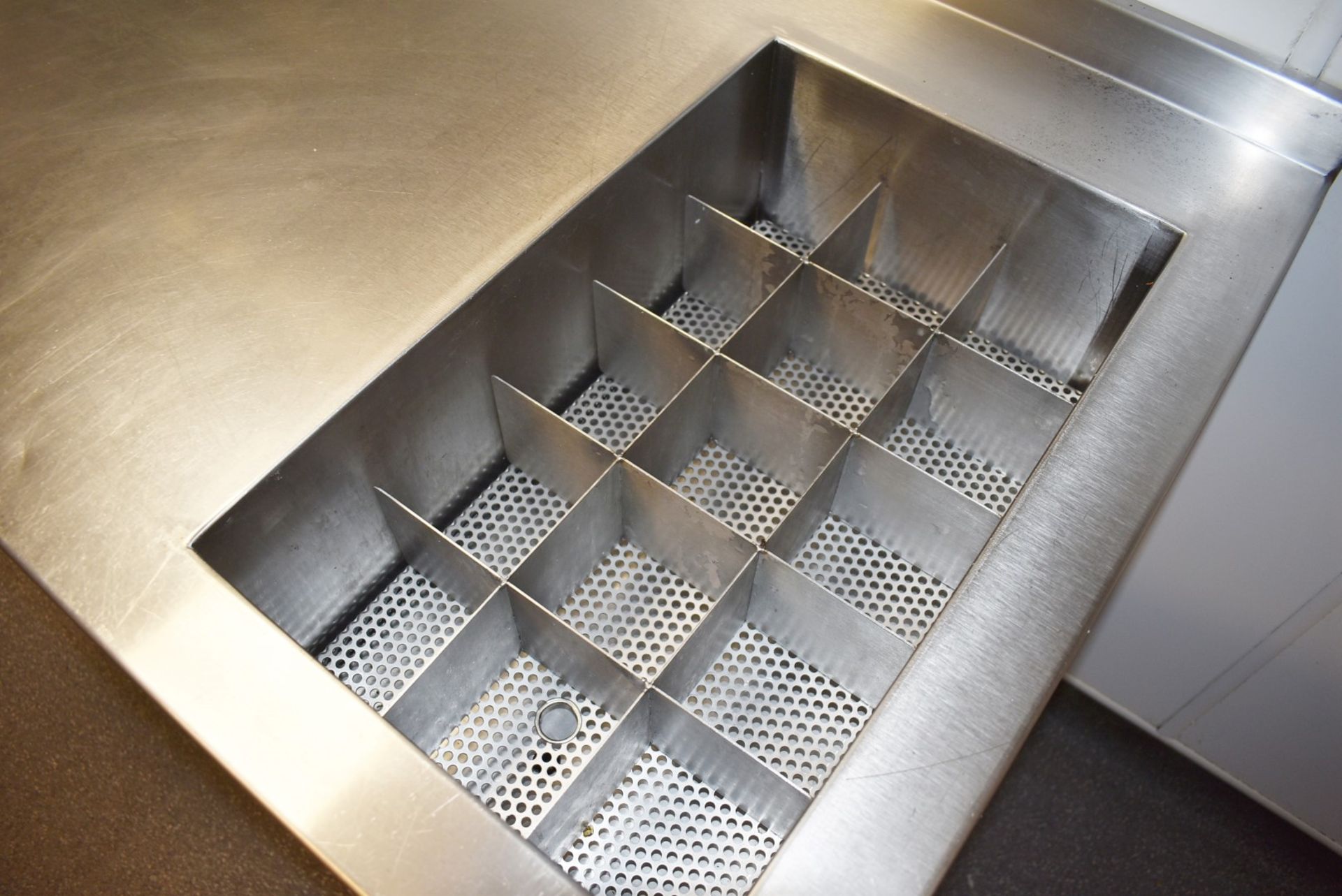 1 x Stainless Steel Prep Table With Integrated Ice Well and Sauce Bottle Dividers - Image 4 of 7