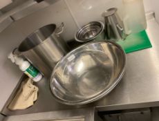 1 x Assortment Of Stainless Steel Bowls And Pan - Ref: BGC015 - CL807 - Covent Garden, LondonFrom