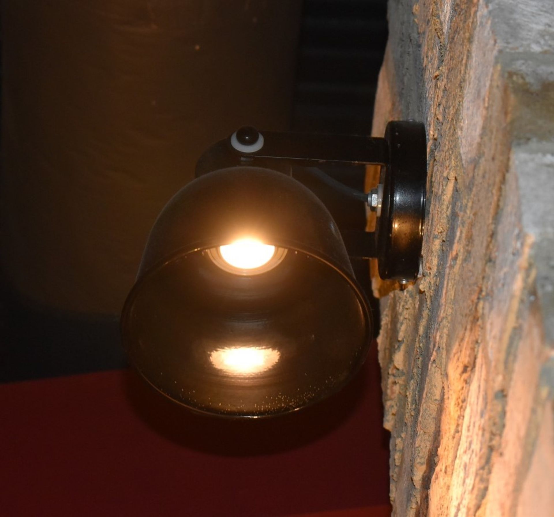 10 x Adjustable Spot Lights With a Black Finish - Image 3 of 5