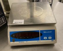 1 x Brecknell 405 Digital Commercial Scales - Ref: BGC010 - CL807 - Covent Garden, LondonFrom a