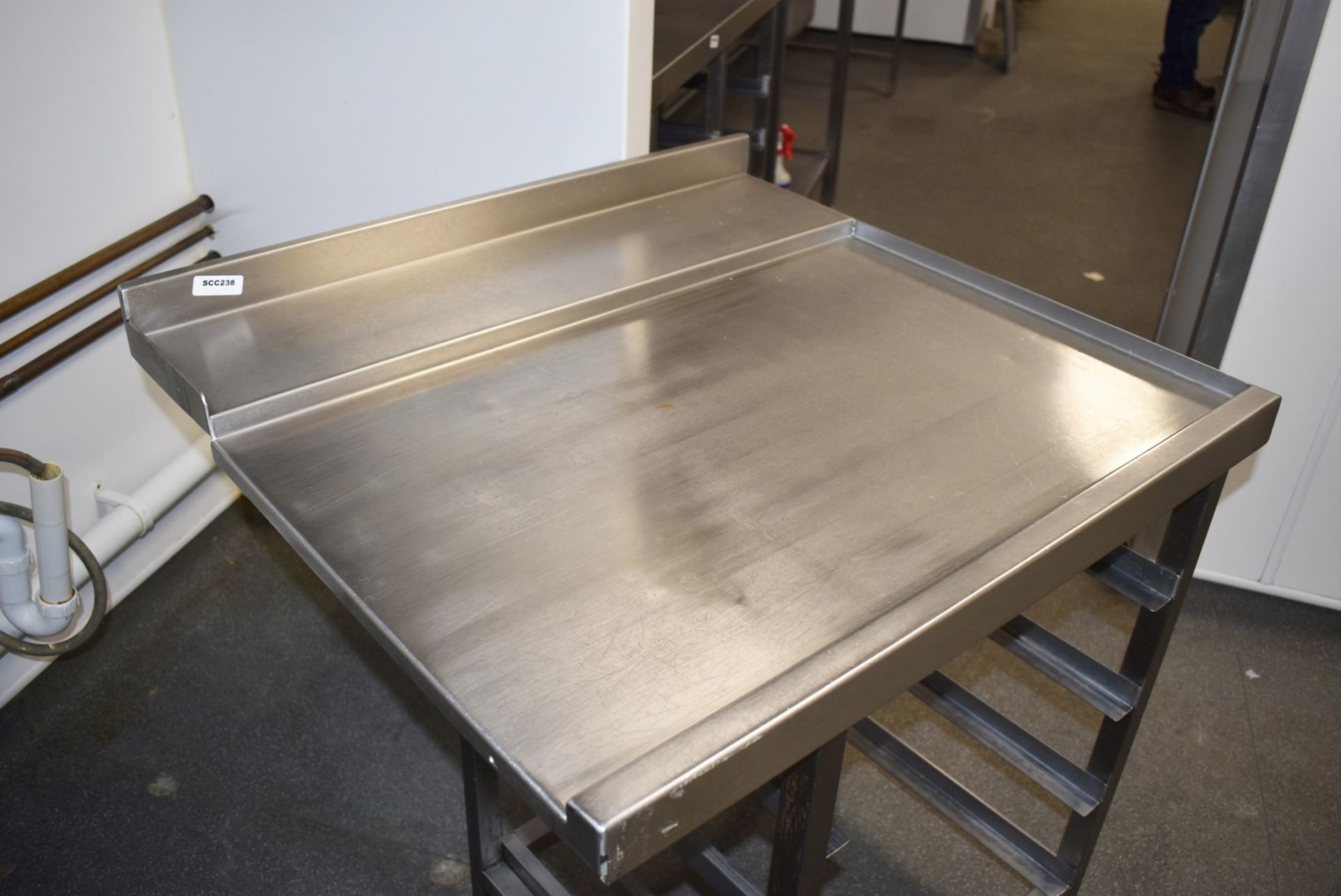 1 x Commercial Outlet Passthrough Wash Bench With Tray Runners - Size: H85 x W80 x D75 cms - Image 2 of 3