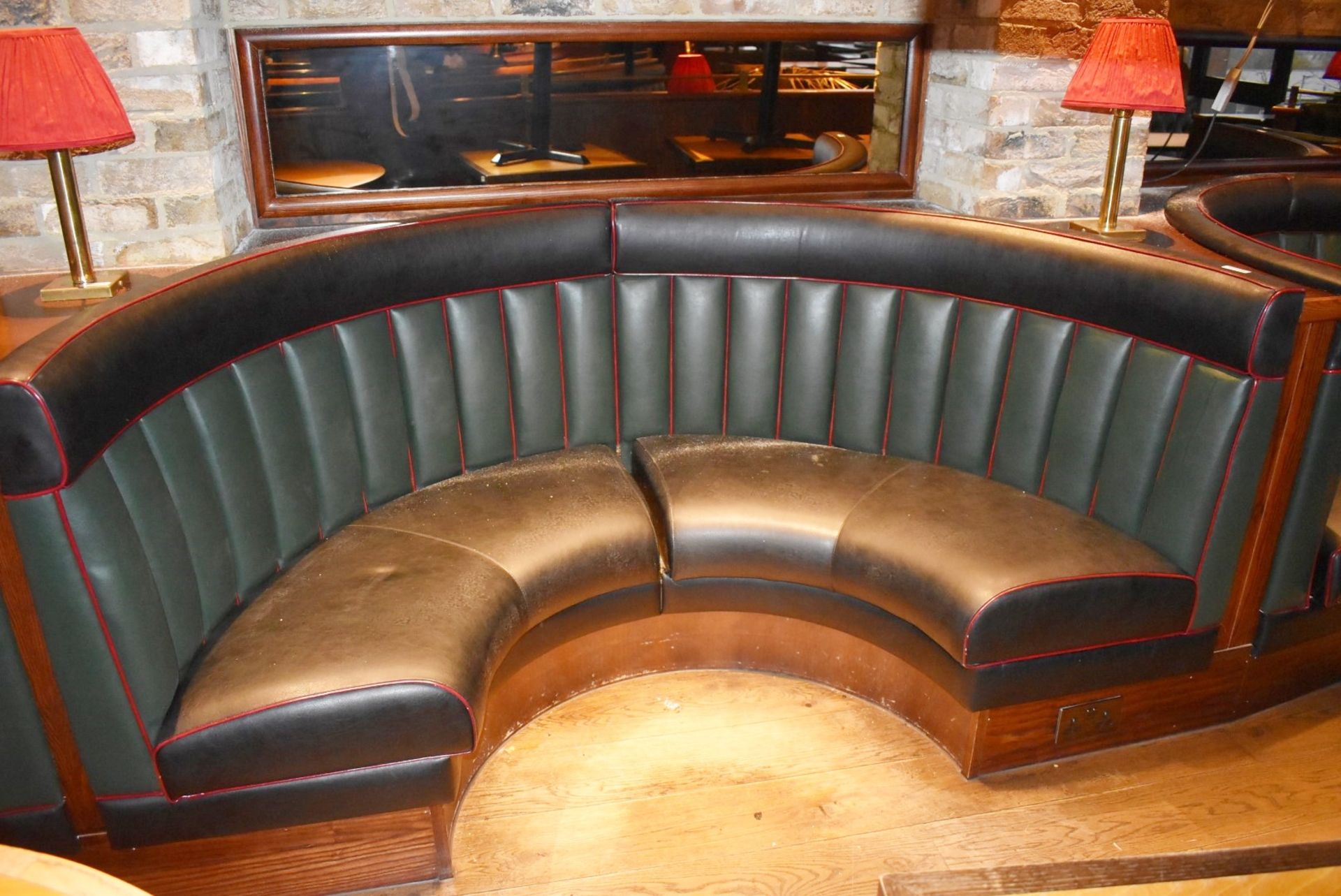 1 x Restaurant C-Shape 4 Person Seating Booth - Green and Black Vertical Fluted Back Upholstery - Image 5 of 5