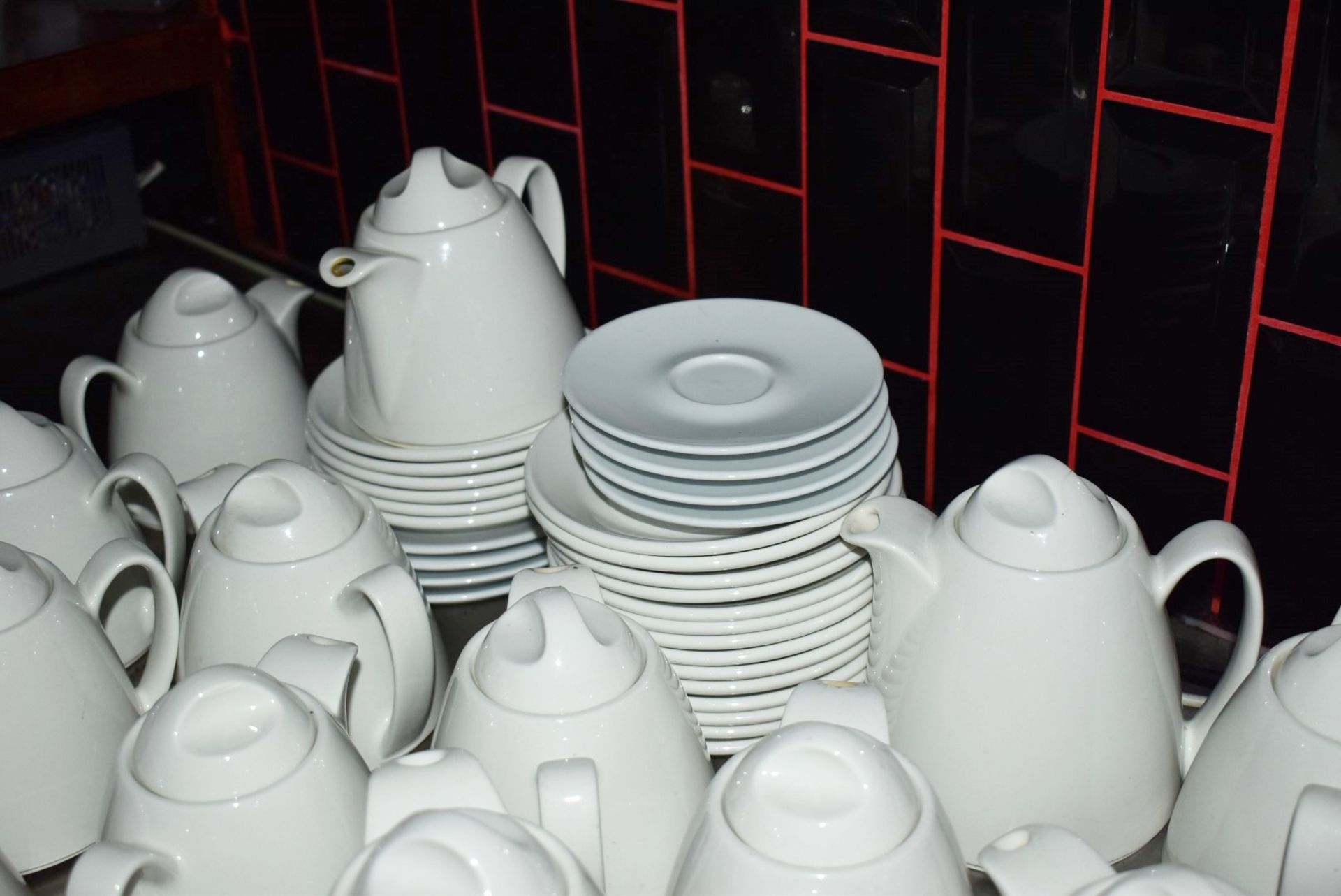 Assorted Collection Ceramic Coffee/Teaware to Include 80 Items - Teapots, Milk Jugs, Saucers & More - Image 6 of 10