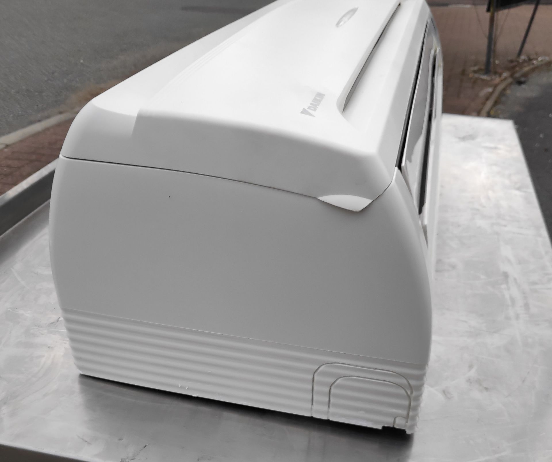 1 x Daikin Wall Mounted Air Conditioner Indoor Unit - Model FXAQ32PAV1 - JMCS117 - CL723 - - Image 6 of 8