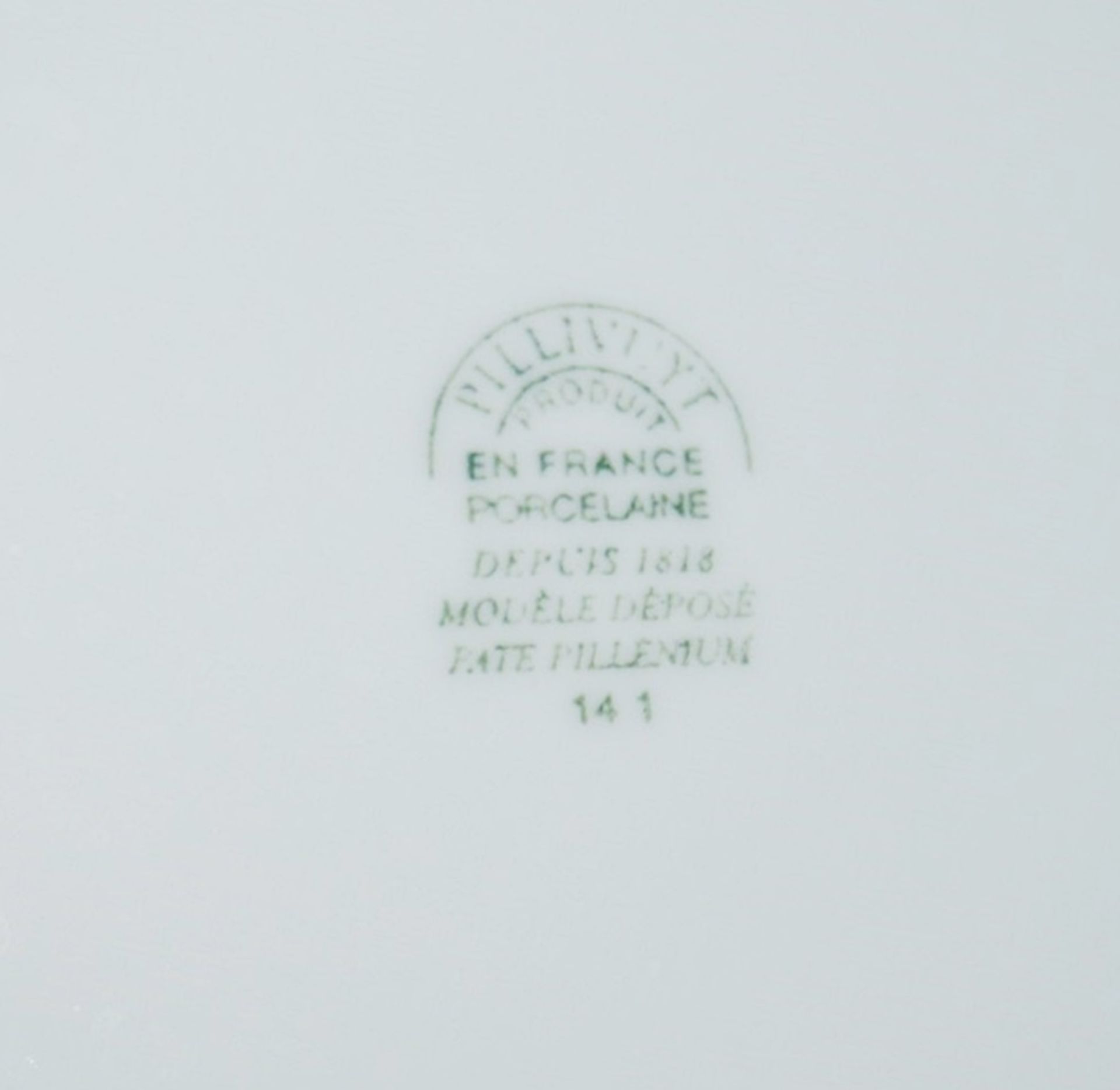 32 x PILLIVUYT Porcelain Pasta / Soup Plates In White Featuring 'Famous Branding' In Gold - - Image 5 of 6