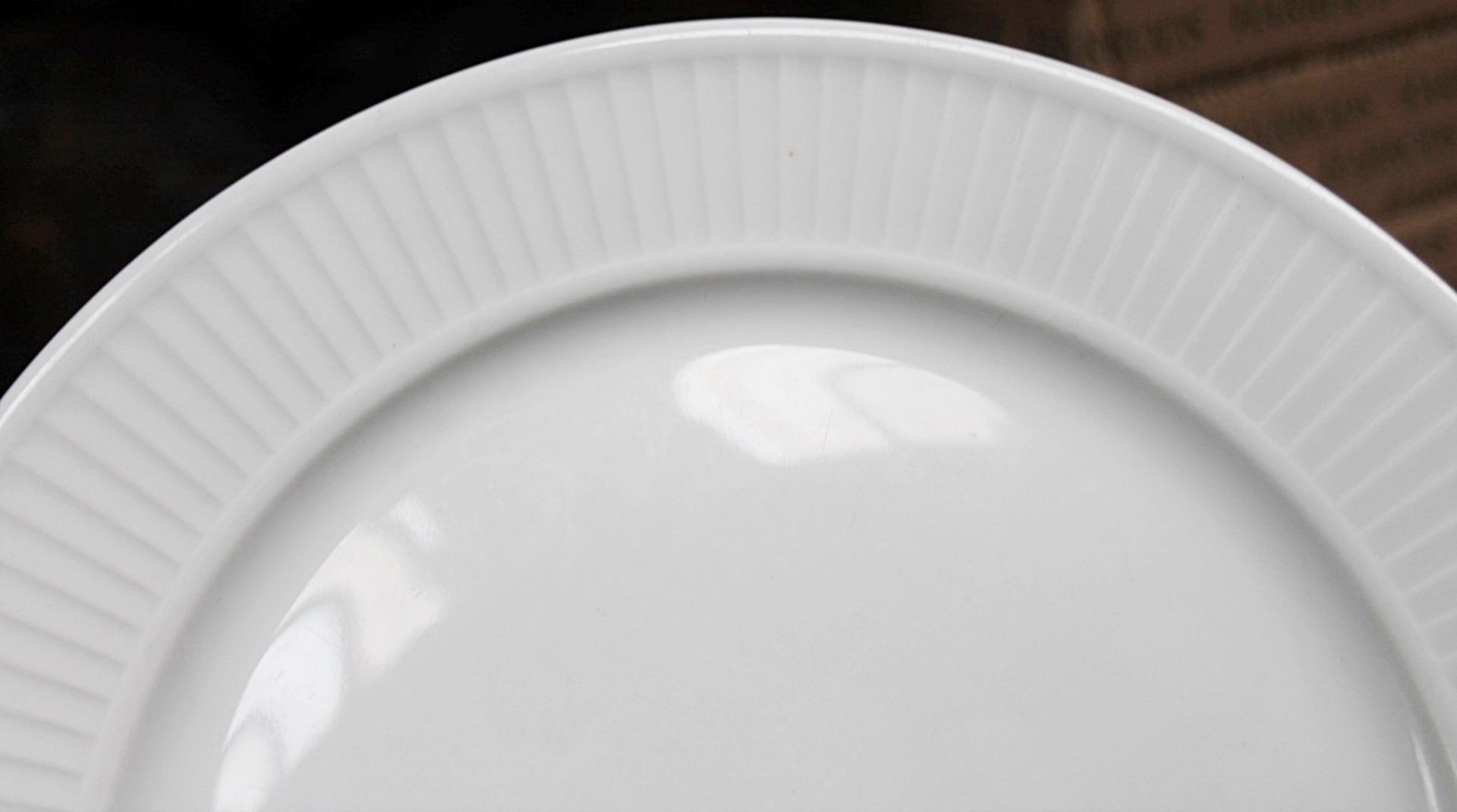30 x PILLIVUYT 'Plisse' Porcelain Salad / Dessert Plates With A Pleated Design - Dimensions: 25.5cm - Image 4 of 8