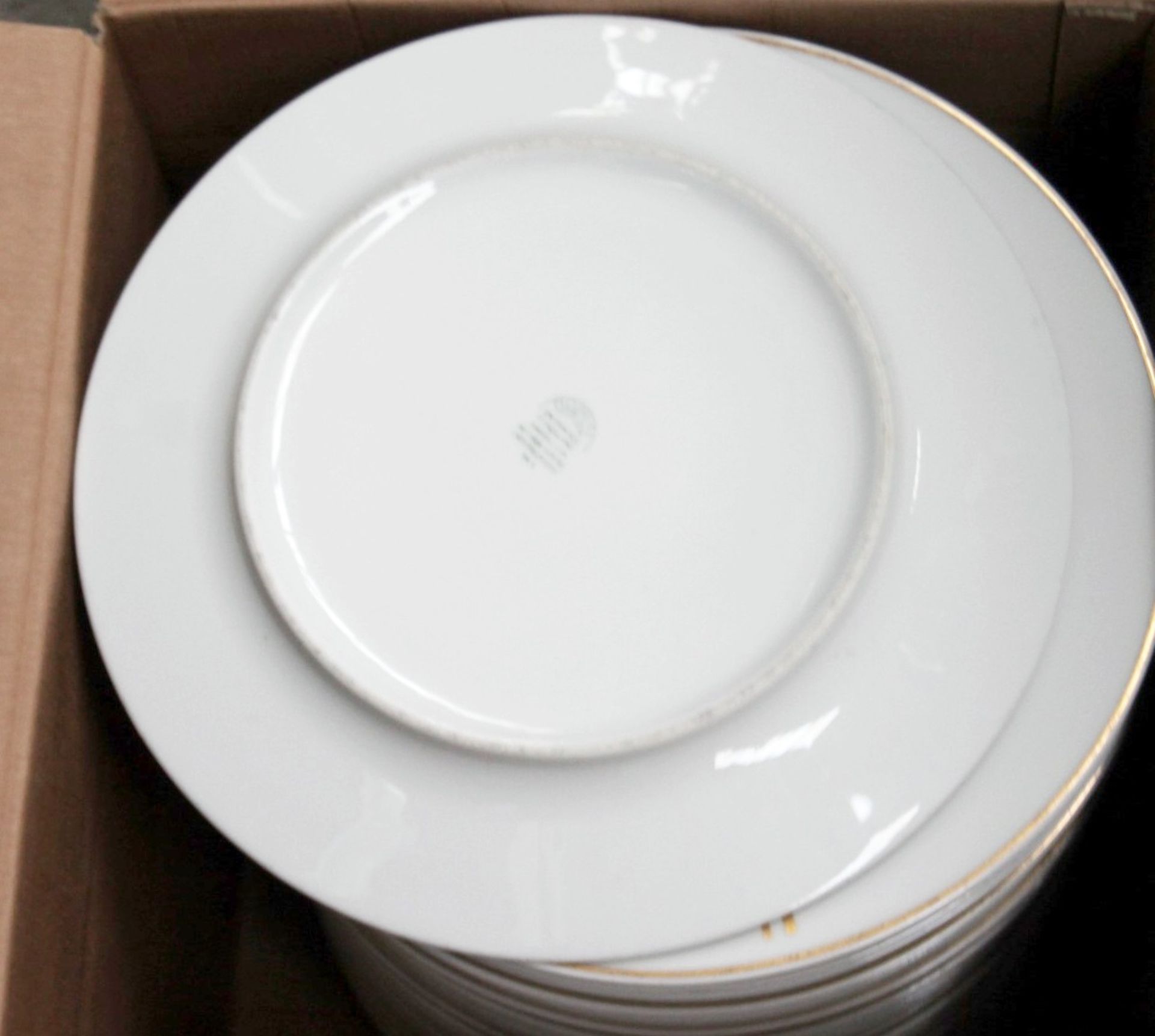 25 x PILLIVUYT Porcelain Dinner Plates In White Featuring 'Famous Branding' In Gold - Dimensions: - Image 2 of 5