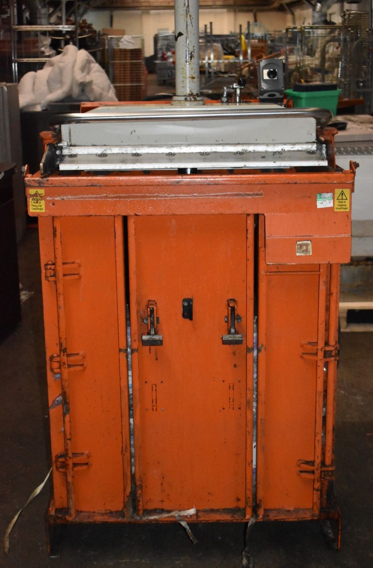 1 x Orwak 5010 Hydraulic Press Compact Cardboard Baler - Used For Compacting Recyclable or Non- - Image 4 of 15