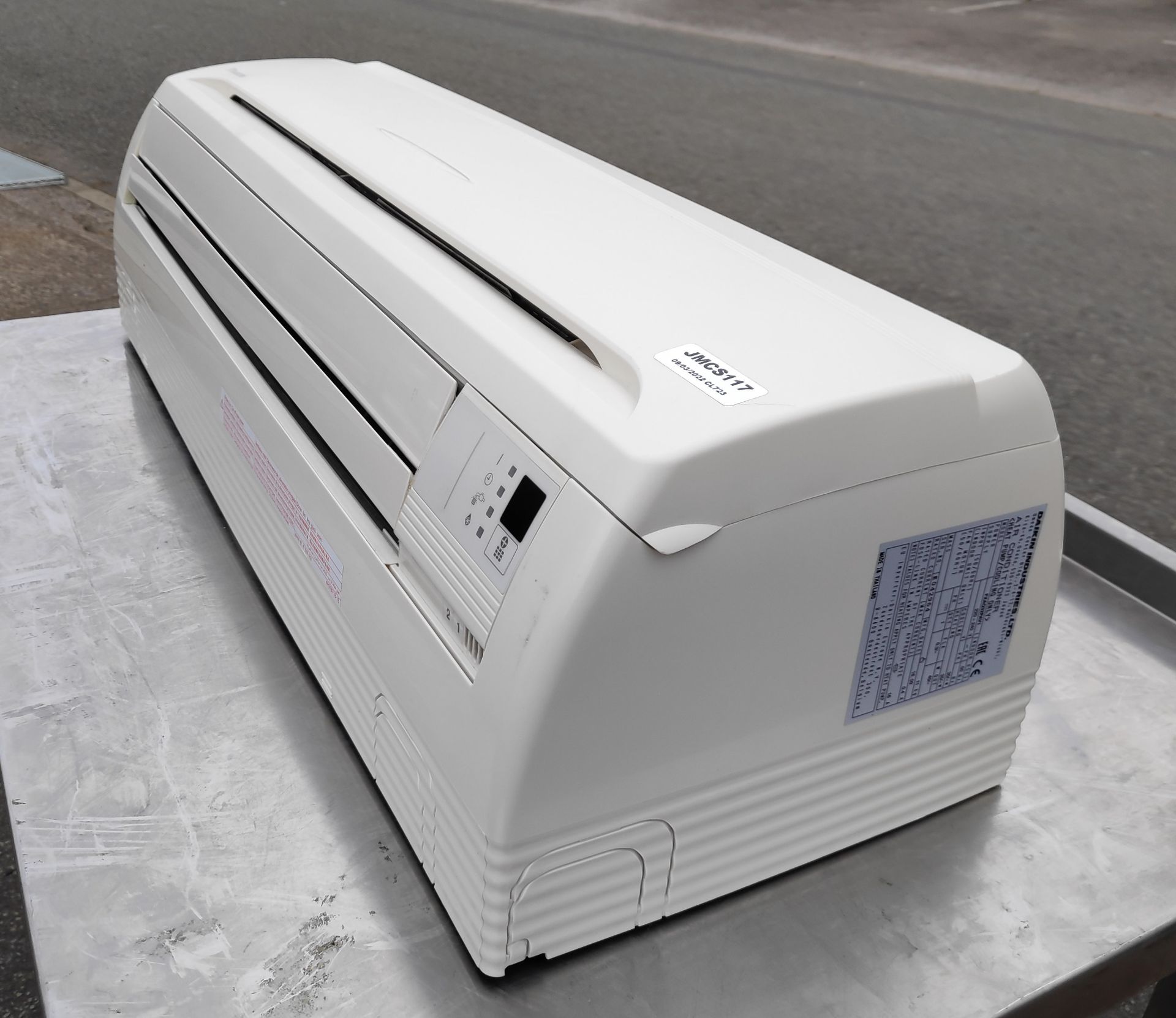 1 x Daikin Wall Mounted Air Conditioner Indoor Unit - Model FXAQ32PAV1 - JMCS117 - CL723 - - Image 3 of 8