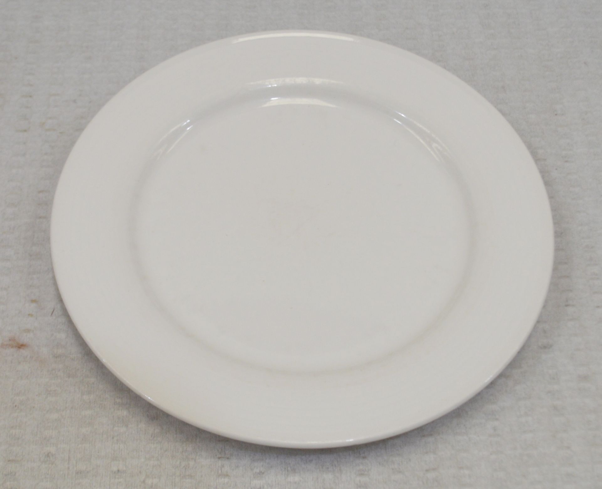 54 x Villeroy & Boch Dinner Plates - Dimensions: 27cm – Recently Removed From a Commercial