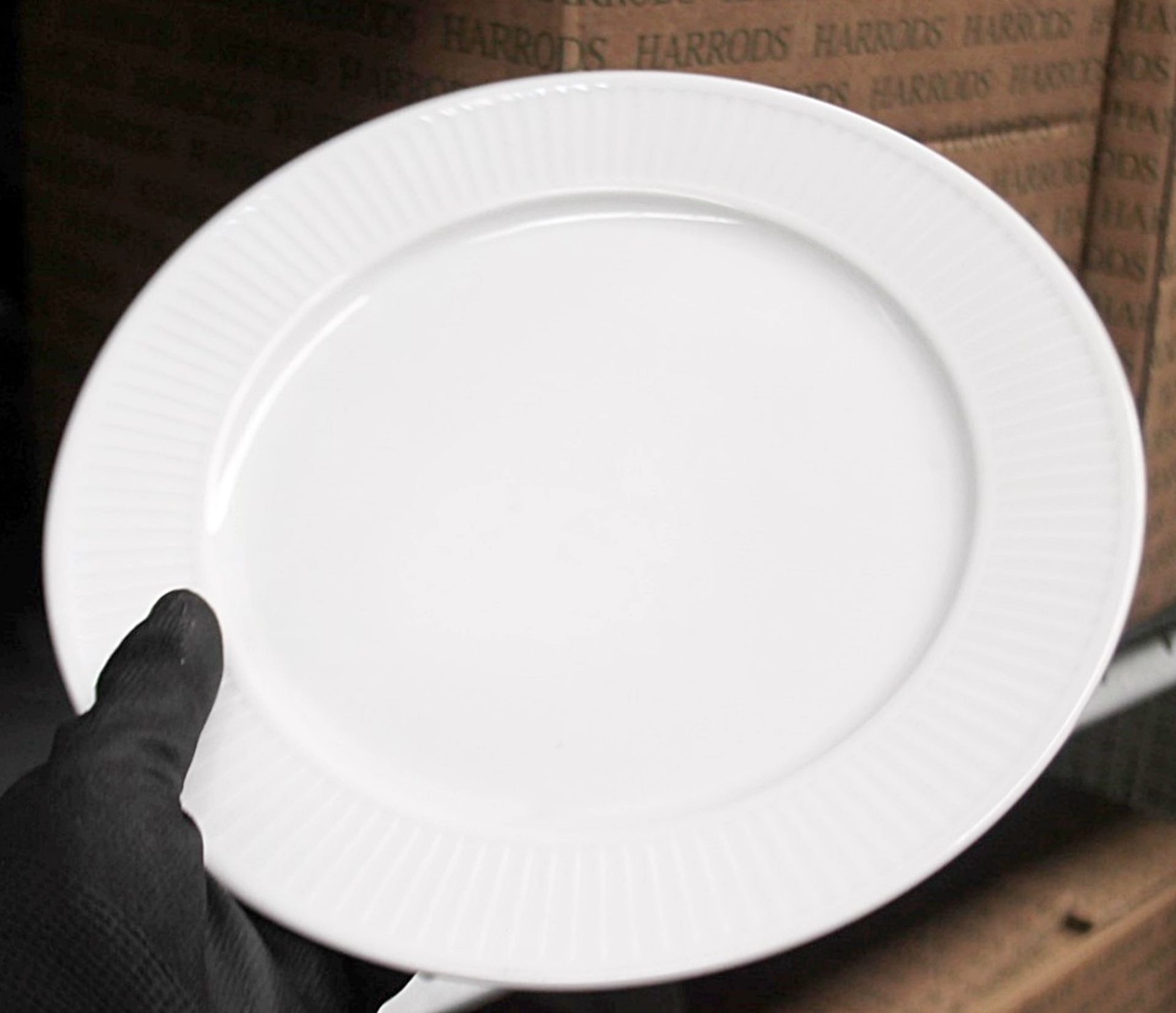 30 x PILLIVUYT 'Plisse' Porcelain Salad / Dessert Plates With A Pleated Design - Dimensions: 25.5cm - Image 6 of 8