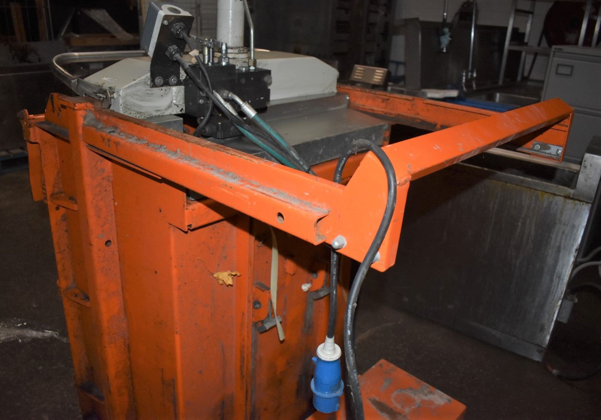 1 x Orwak 5010 Hydraulic Press Compact Cardboard Baler - Used For Compacting Recyclable or Non- - Image 9 of 15