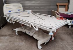 12 x Assorted Electric Hospital Beds - Brands Include Huntleigh - CL011 - Ref WH5 - Locatio: