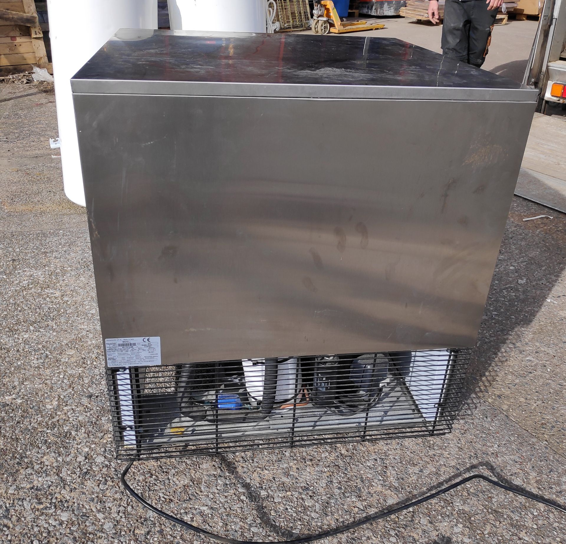 1 x DGD Undercounter Blast Chiller / Freezer - Model: AT05ISO - JMCS100 - CL723- Location: - Image 6 of 17