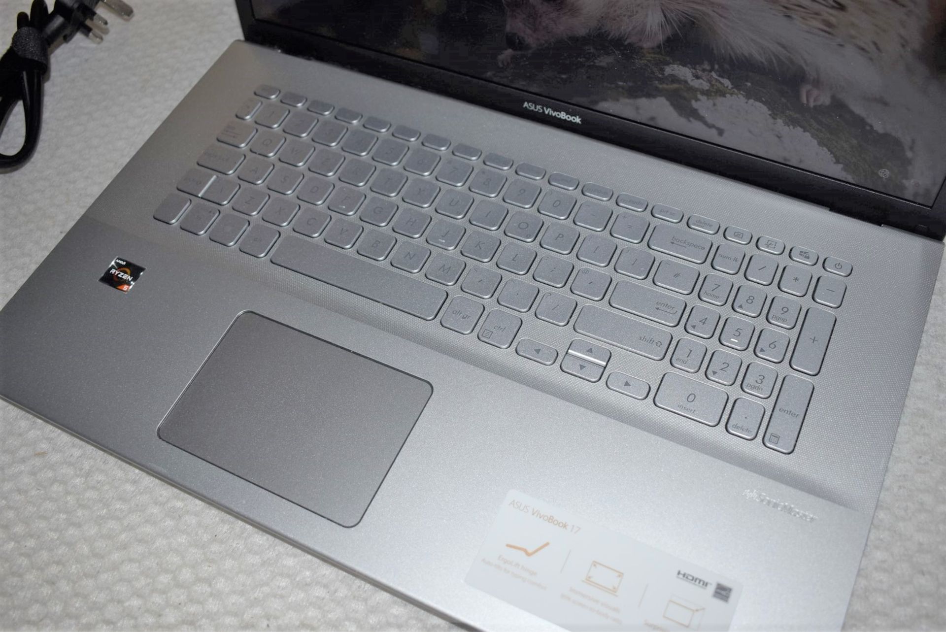 1 x Asus VivoBook 17.3 Inch Full HD Laptop Computer - Ryzen 5, 8GB, 256GB SSD - NO VAT ON THE HAMMER - Image 10 of 16