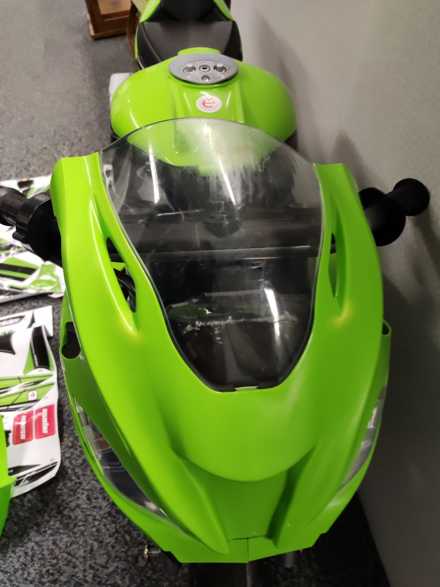 1 x Injusa Kids Electric Ride On Kawasaki ZX10 12V Motorcycle - 6495 - HTYS174 - CL987 - Location: - Image 20 of 24