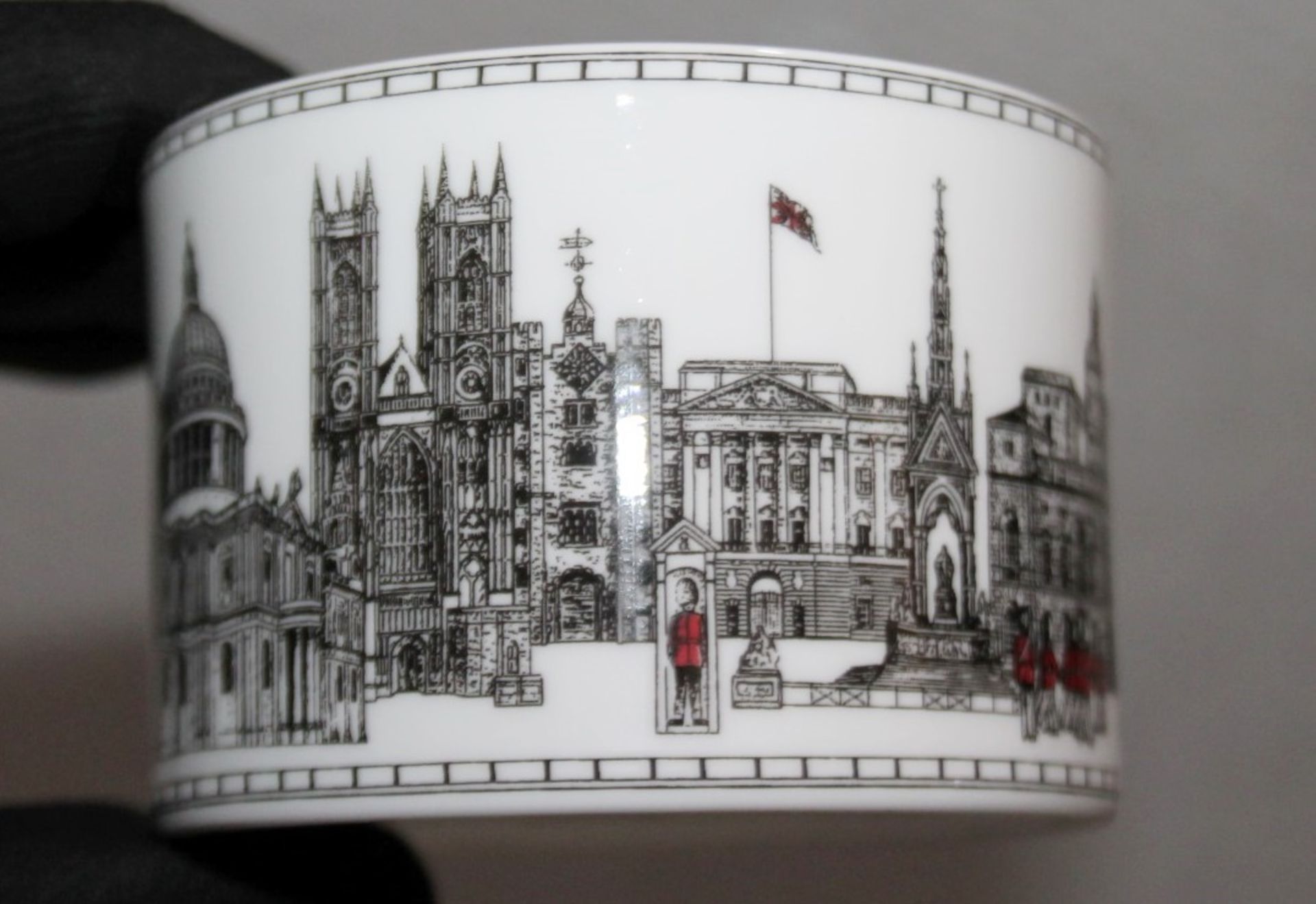 1 x HALCYON DAYS 'London Icons' Bone China Teacup & Saucer - Original Price £79.95 - Read Condition - Image 8 of 10