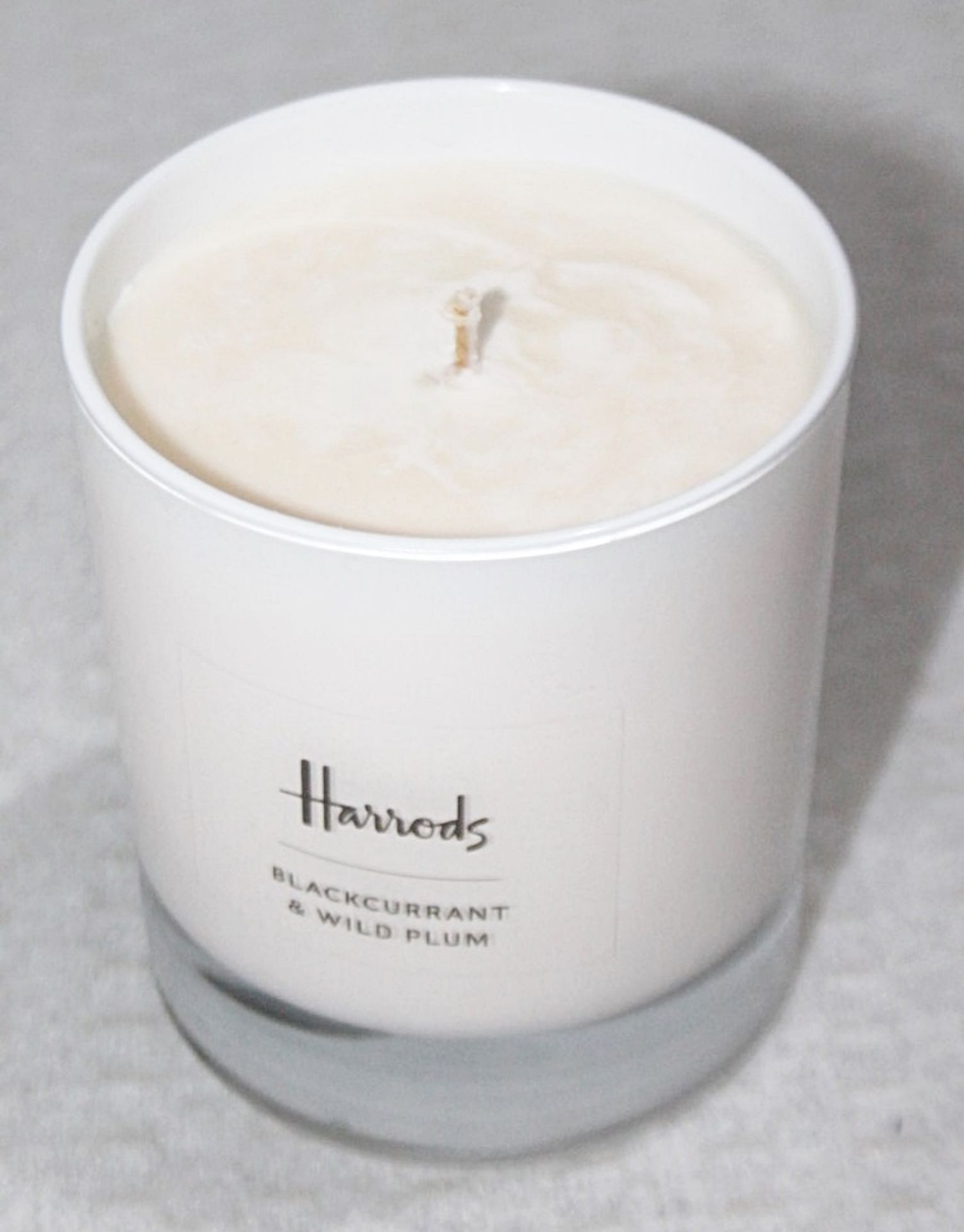 1 x HARRODS Branded Blackcurrant And Wild Plum Candle (230g) - Unused Boxed Stock - Ref: HHW369/ - Image 2 of 5