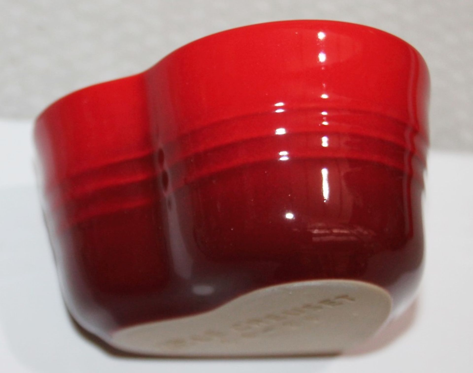 1 x LE CREUSET Stoneware Heart Ramekin (11cm) - Unused Boxed Stock *No Reserve* - Image 3 of 6