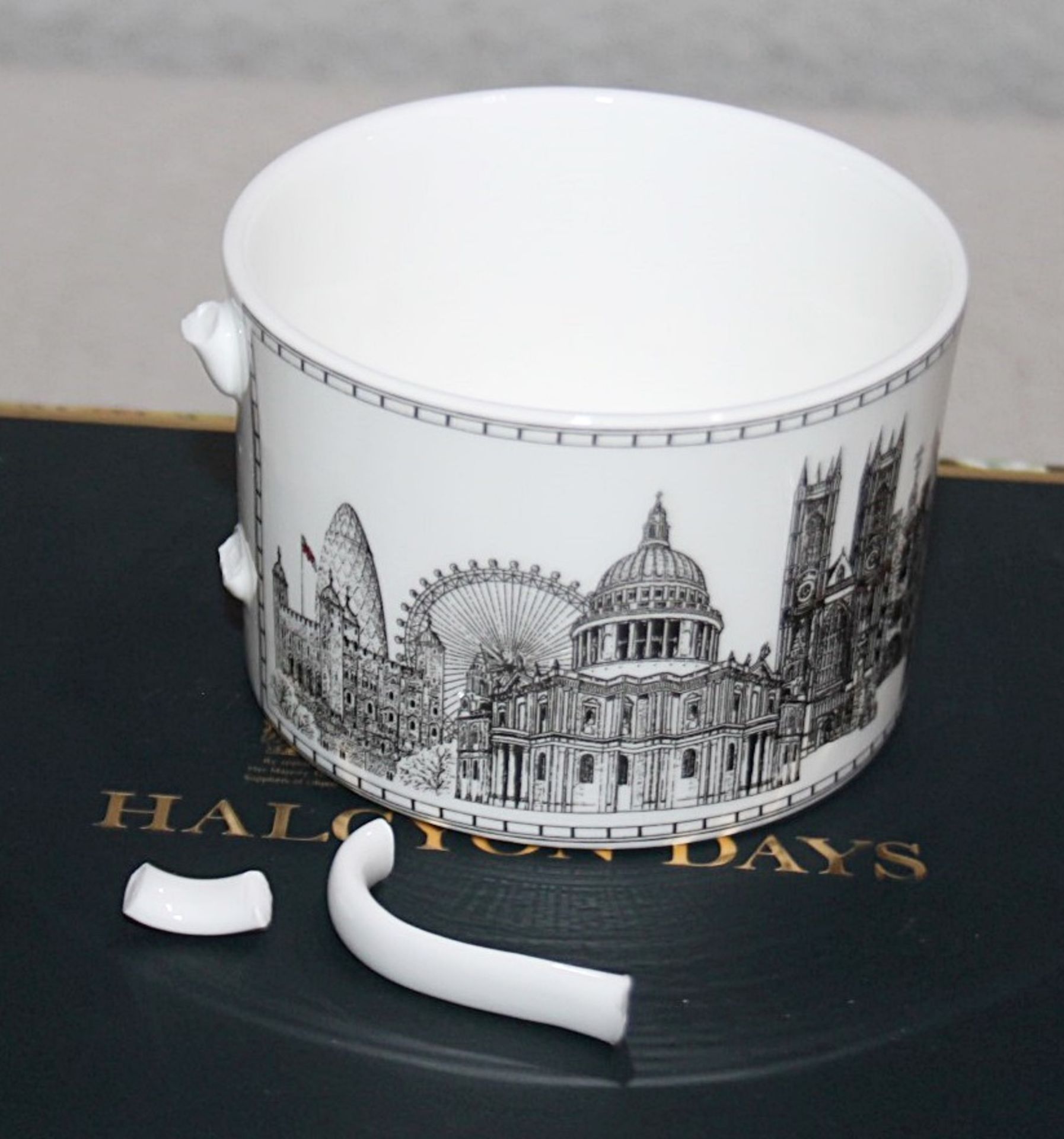 1 x HALCYON DAYS 'London Icons' Bone China Teacup & Saucer - Original Price £79.95 - Read Condition - Image 2 of 10