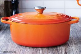 1 x LE CREUSET Signature Oval Enamelled Casserole Dish (25cm) - Colour: Volcanic Orange - Original