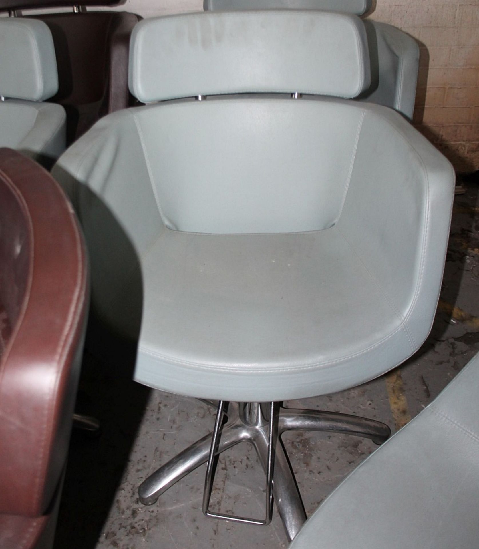 5 x Malet Branded Professional Hairdressing Salon Swivel Chairs In Brown / Blue *Please Read Full - Image 2 of 4