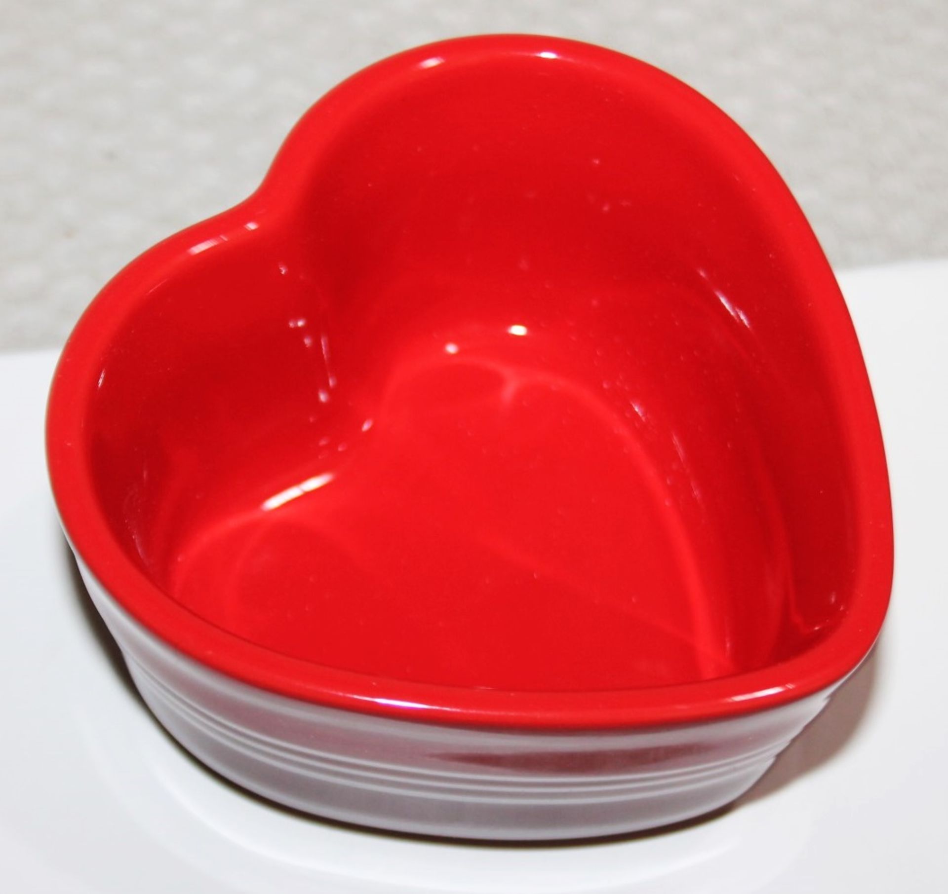 1 x LE CREUSET Stoneware Heart Ramekin (11cm) - Unused Boxed Stock *No Reserve* - Image 2 of 6