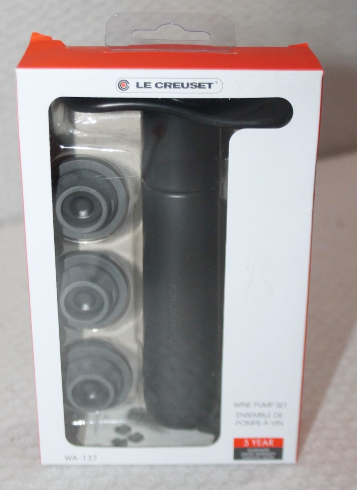 1 x LE CREUSET Wine Pump and Stoppers (WA-137) - Unused Boxed Stock - Ref: HAS442/FEB22/WH2/C6 - - Image 4 of 4