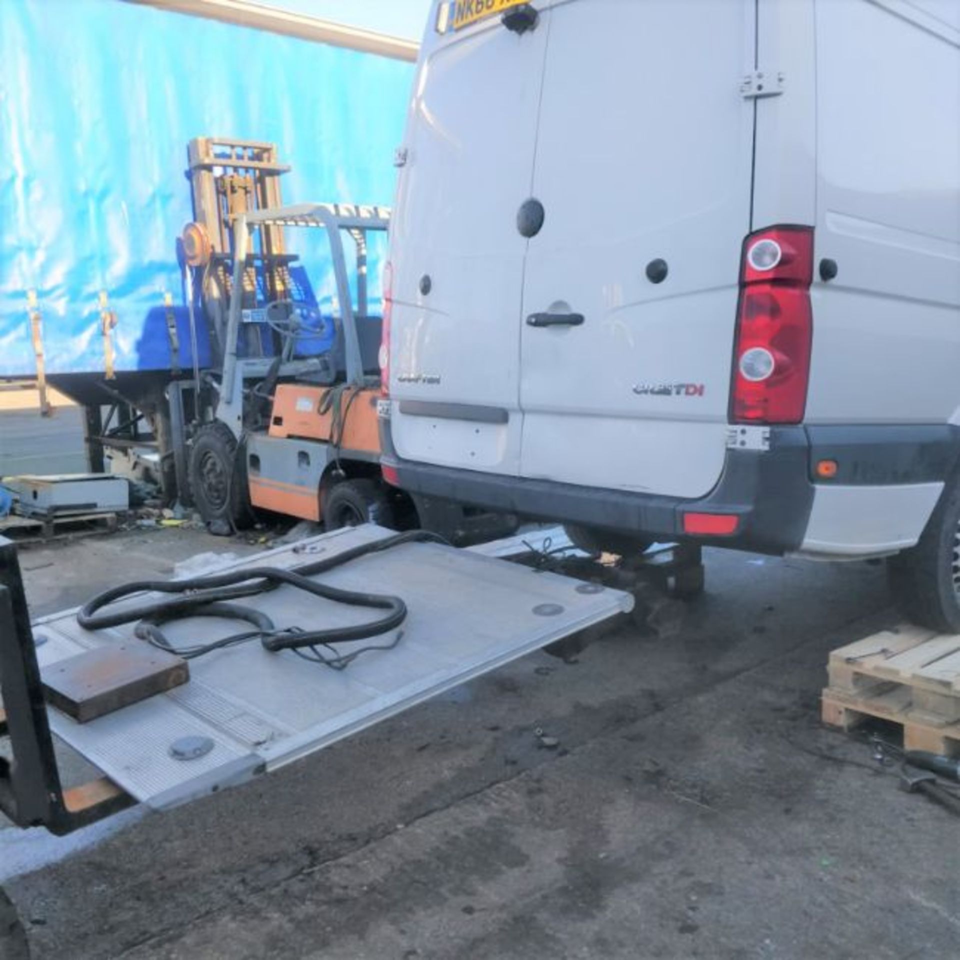 1 x Tail Lift For Commercial Vans - Heavy Duty - Size 140 x 155 cms - CL664 - Location: Altrincham