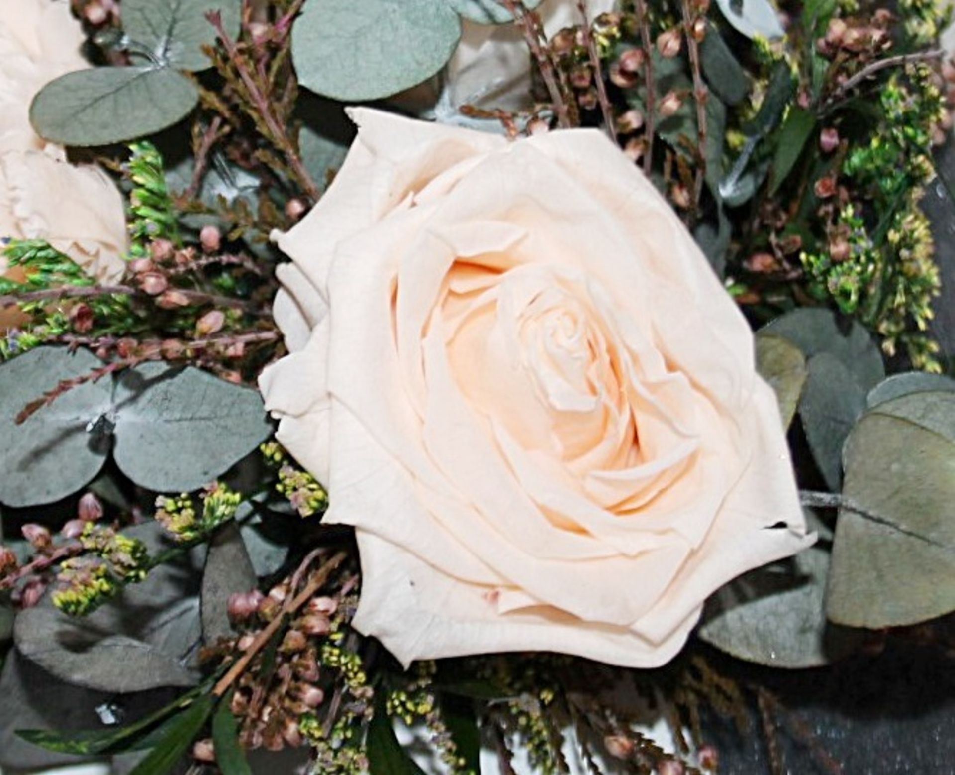 1 x ETHEREAL BLOOMS 'Yuri' Bio-Preserved Peach Posy - Original RRP £60.00 - Unused Boxed Stock - Image 2 of 4