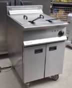 1 x Lincat Opus 800 OE8108 Single Tank Electric Fryer With Filtration - 37L Tank With Two