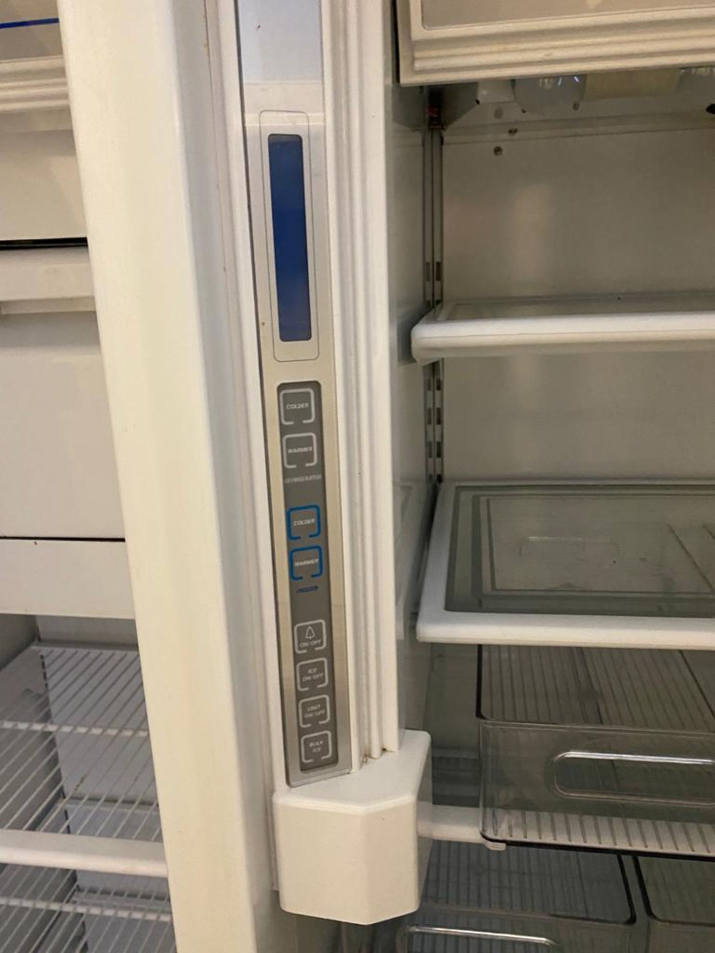 1 x Subzero 695 American Style Fridge Freezer With Ice and Water Dispenser - Image 4 of 4