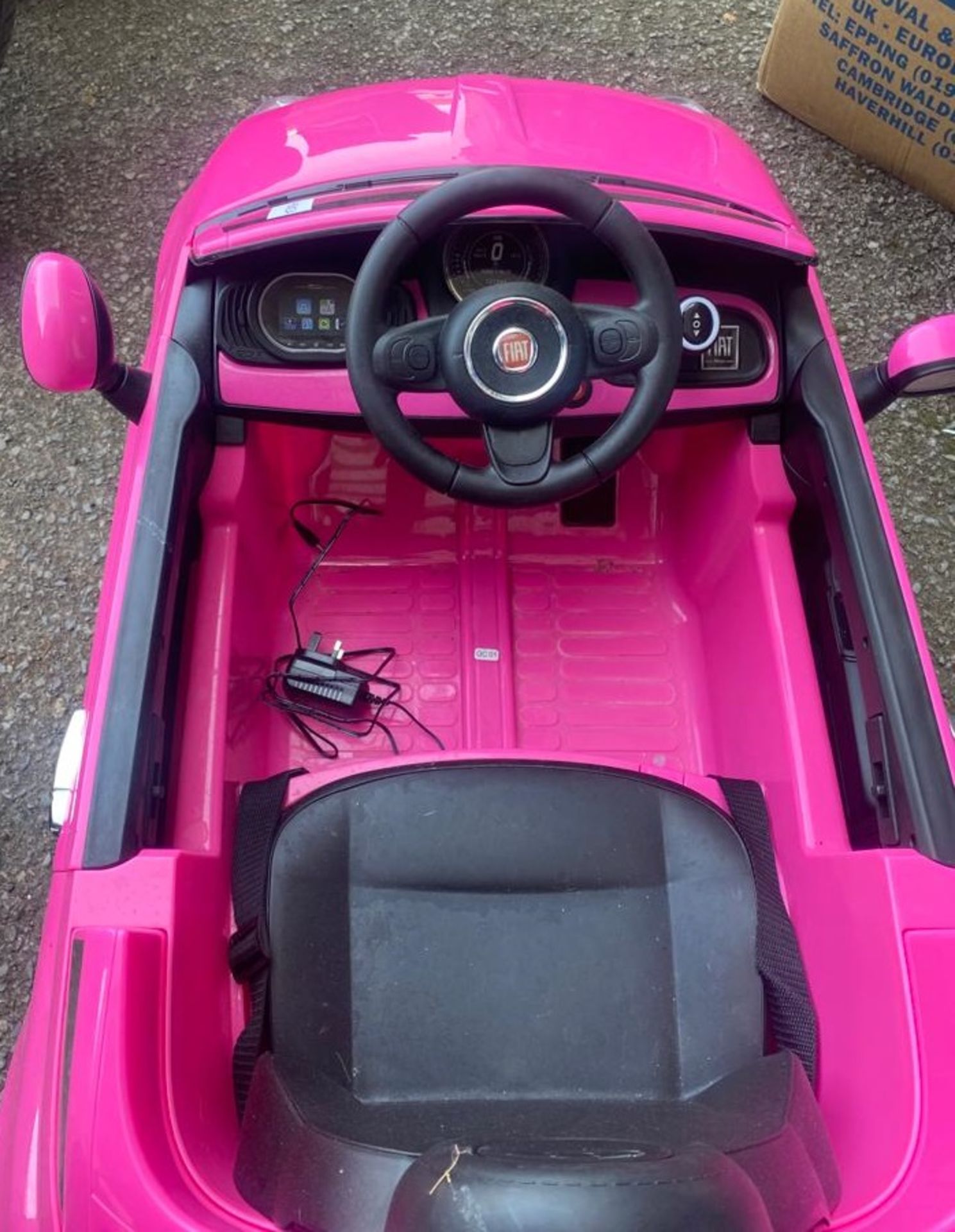 1 x Fiat 500 Pink Ride On Children's Car - Rechargeable - Image 3 of 4