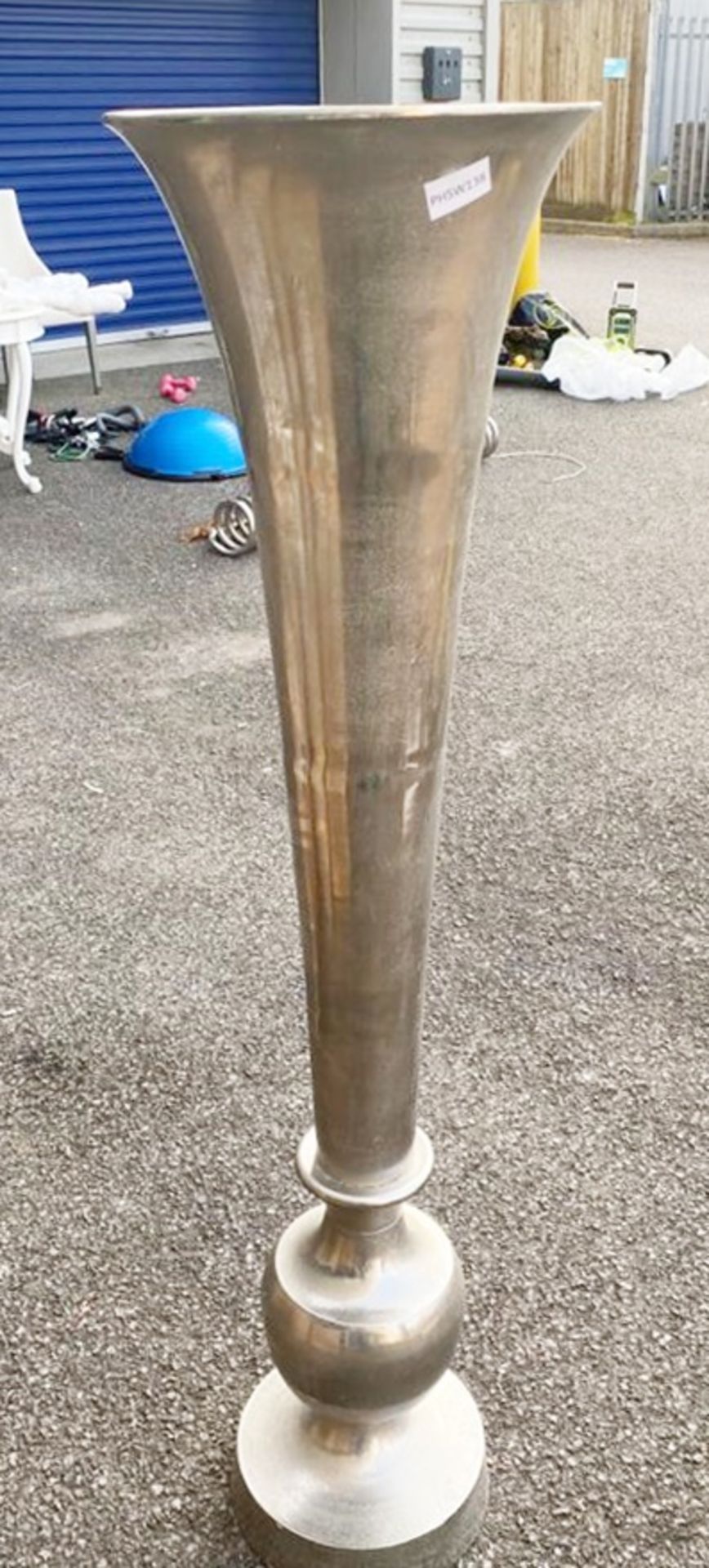 1 x Tall Aluminium Vase - Dimensions (mm): 400x1500