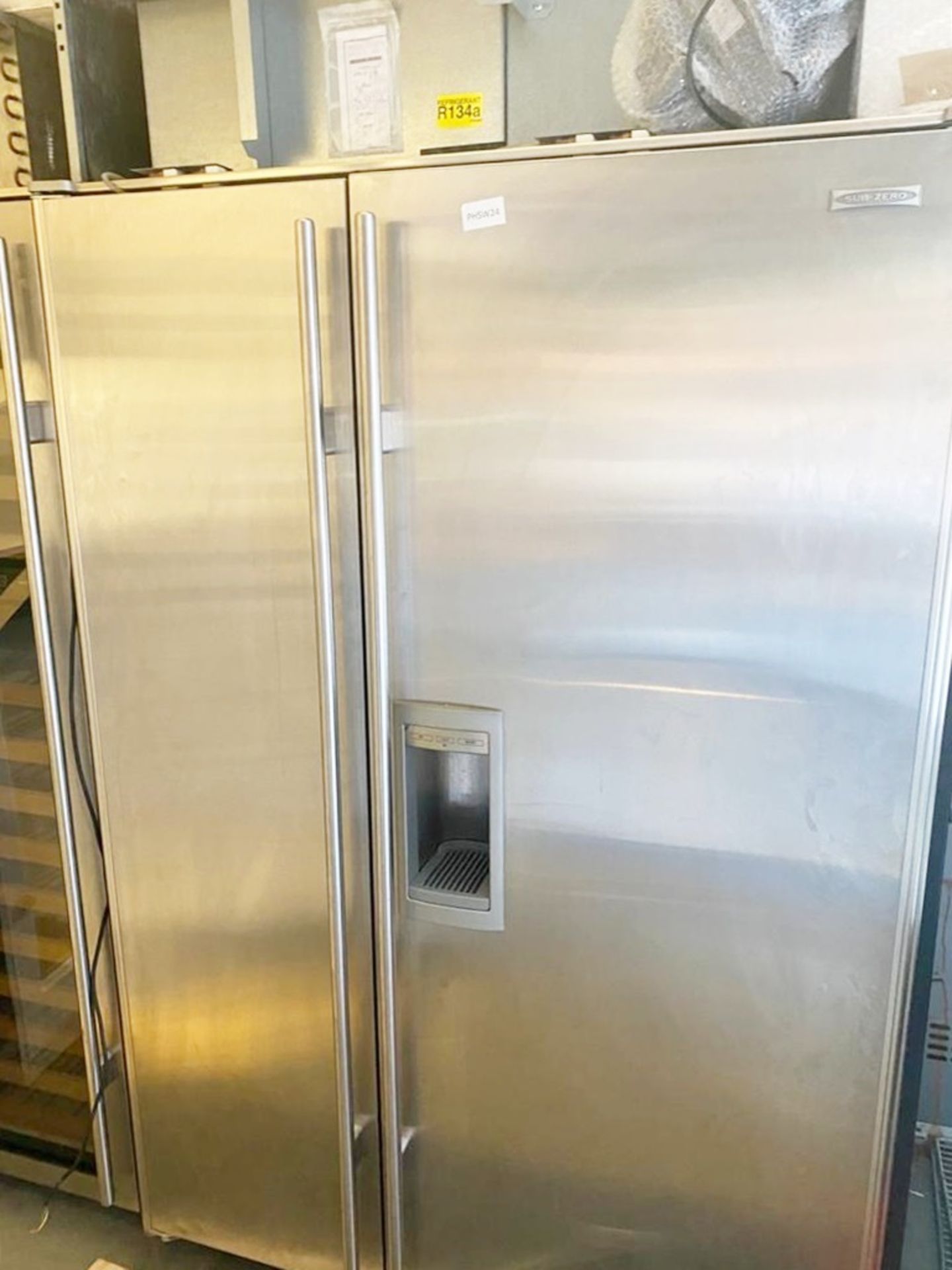 1 x Subzero 695 American Style Fridge Freezer With Ice and Water Dispenser - Image 2 of 4