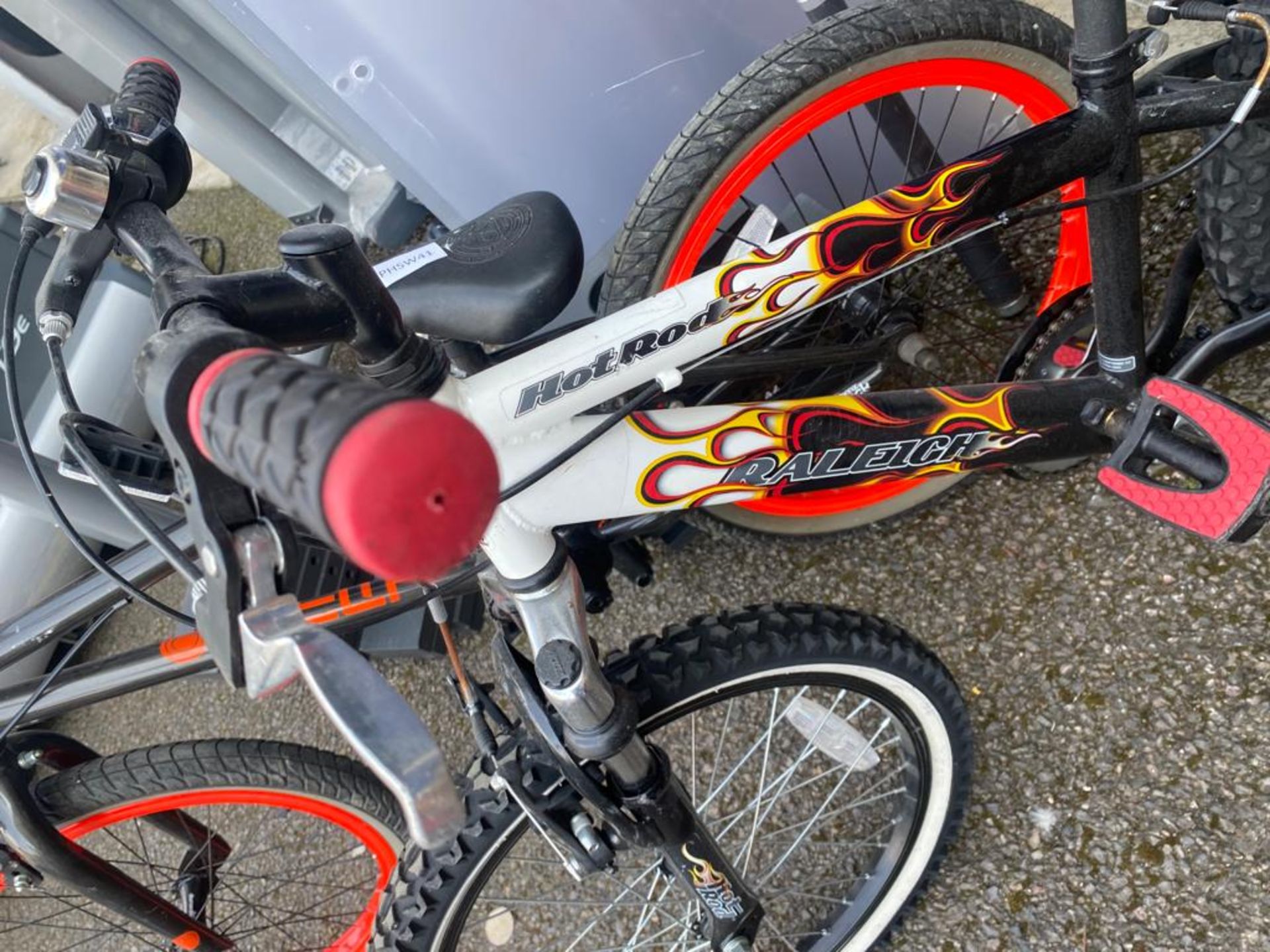 1 x Raleigh Hot Rod Children's Mountain Bike - Image 4 of 6