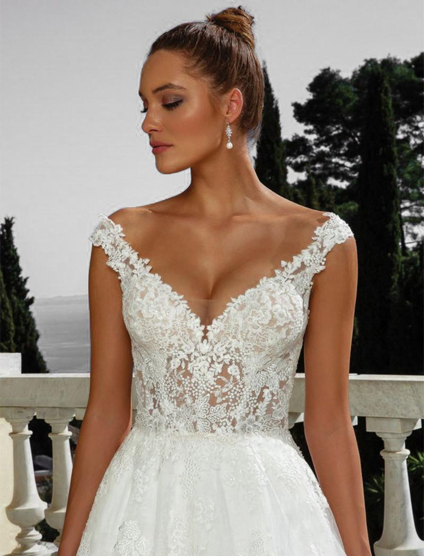 1 x Justin Alexander V-Neck Bridal Ball Gown With Illusion Bodice - UK Size 12 - RRP £1,340 - Image 2 of 6