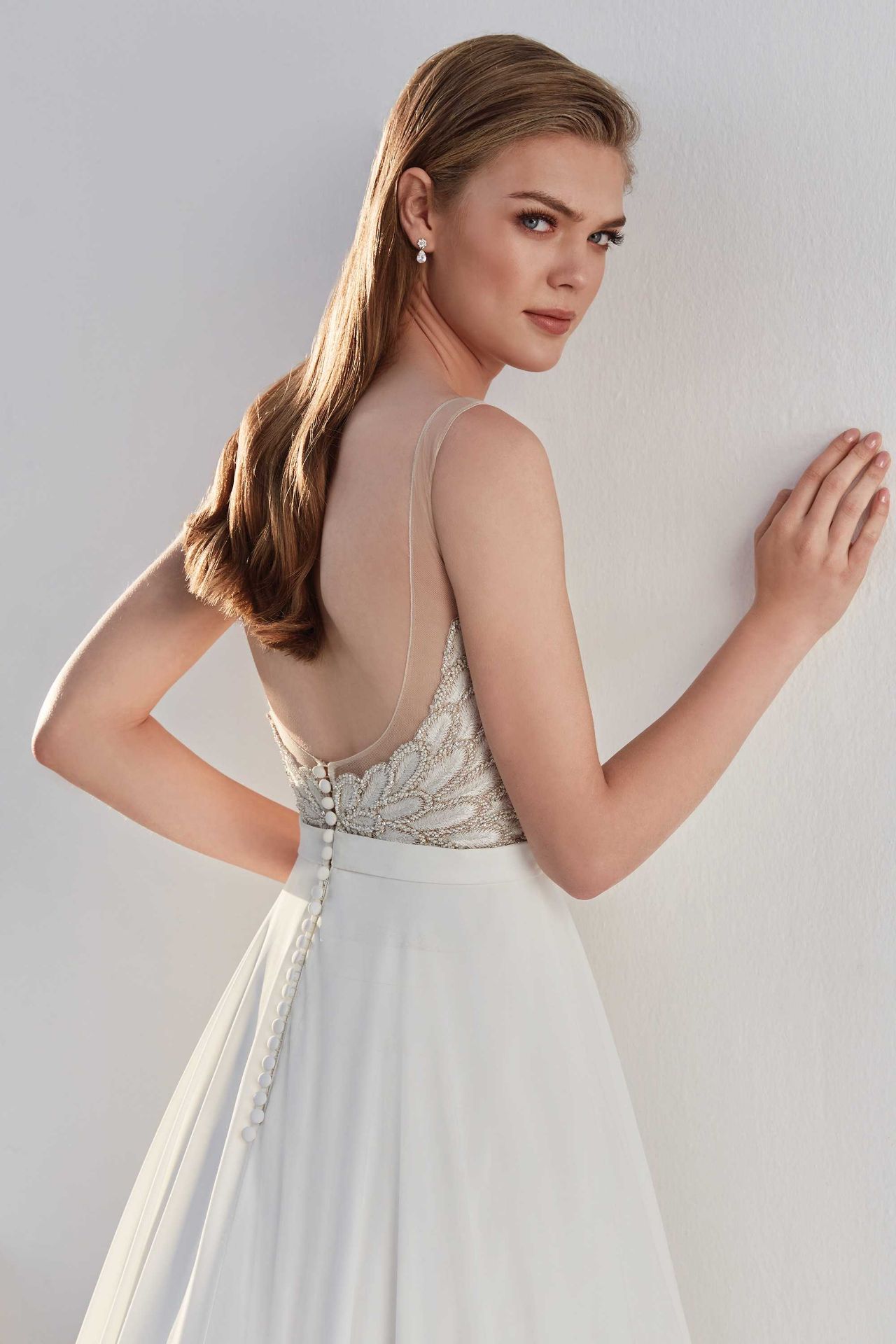 1 x Justin Alexander Wedding Dress With A Beaded Illusion V-Neckline Bodice - Size 12 - RRP £1,725 - Image 2 of 9