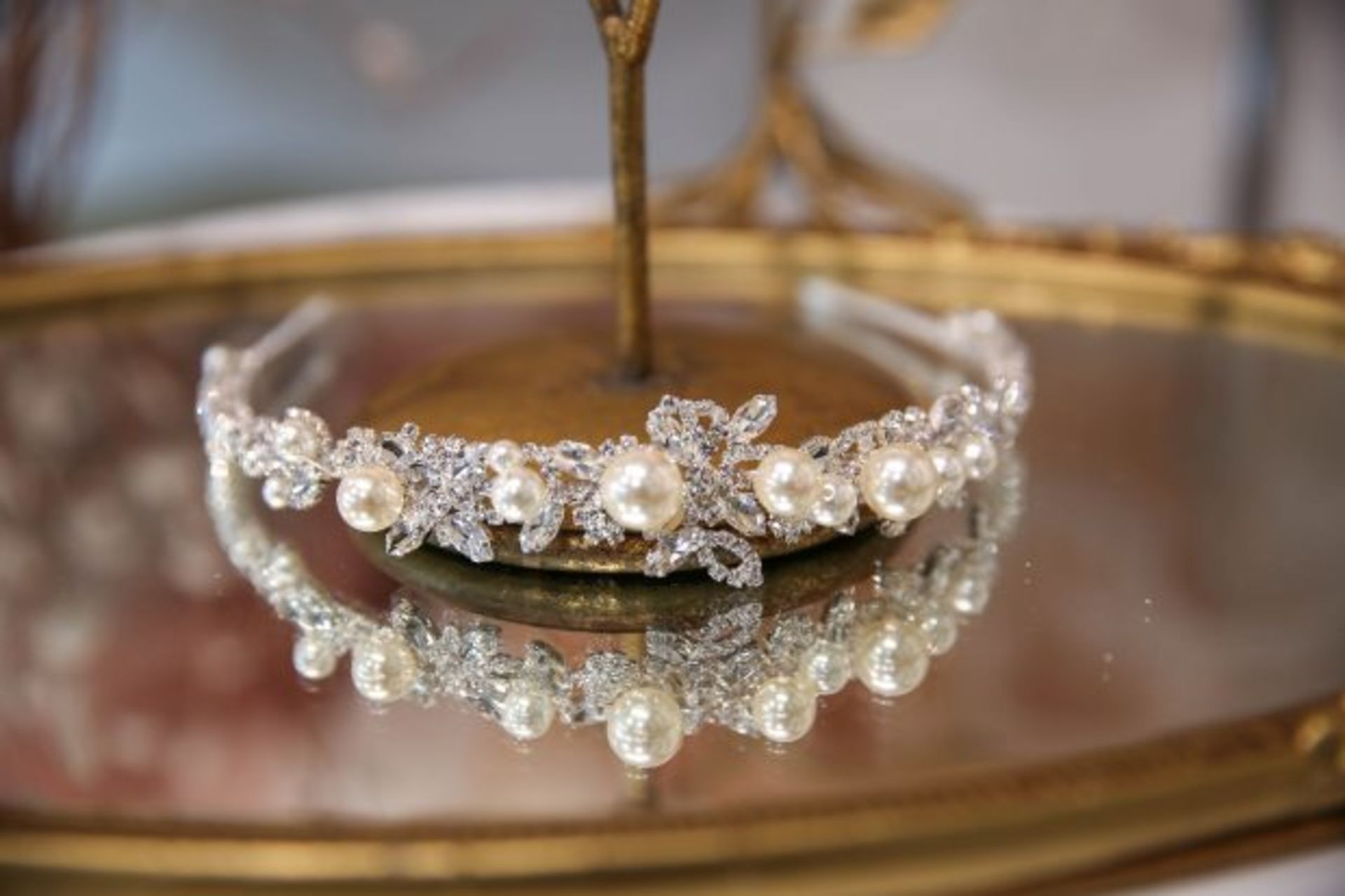 1 x Richard Designs PEARL & DIAMANTE Bridal Wedding Tiara Headband (TR2648A) - RRP £127.50 - Image 3 of 6