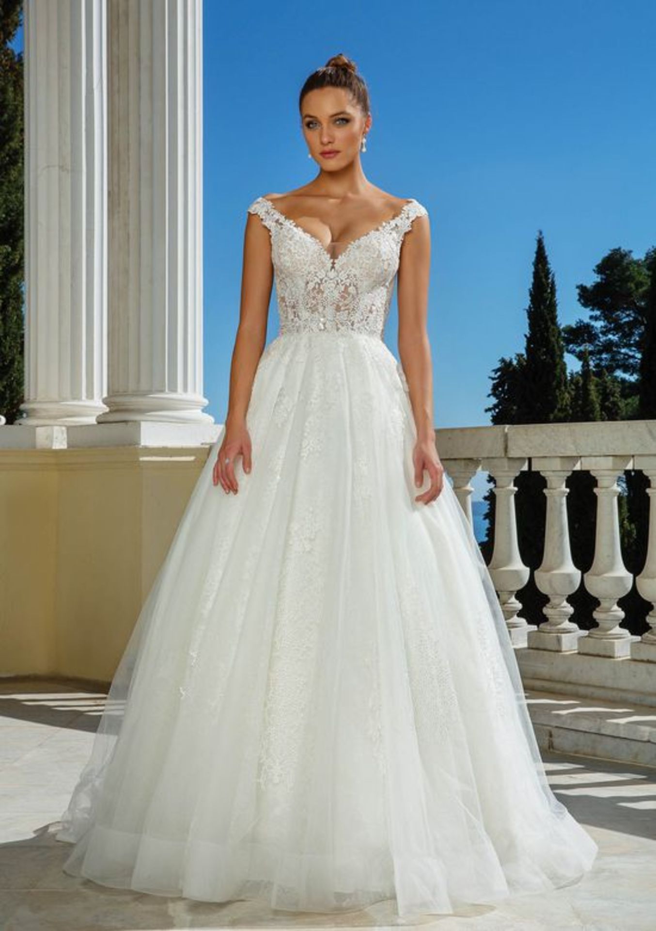 1 x Justin Alexander V-Neck Bridal Ball Gown With Illusion Bodice - UK Size 12 - RRP £1,340 - Image 3 of 6