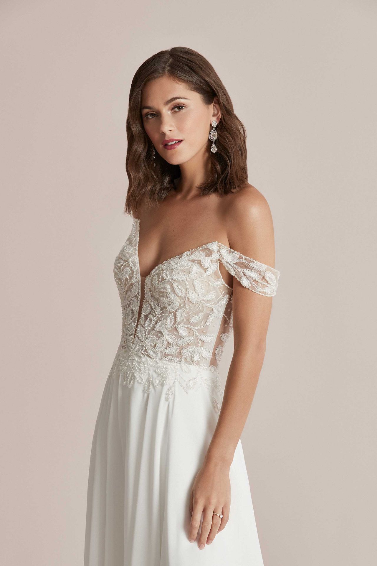 1 x Justin Alexander 'Carina' Off-The-Shoulder Chiffon A-Line Wedding Dress - Size 20 - RRP £1,675 - Image 4 of 4