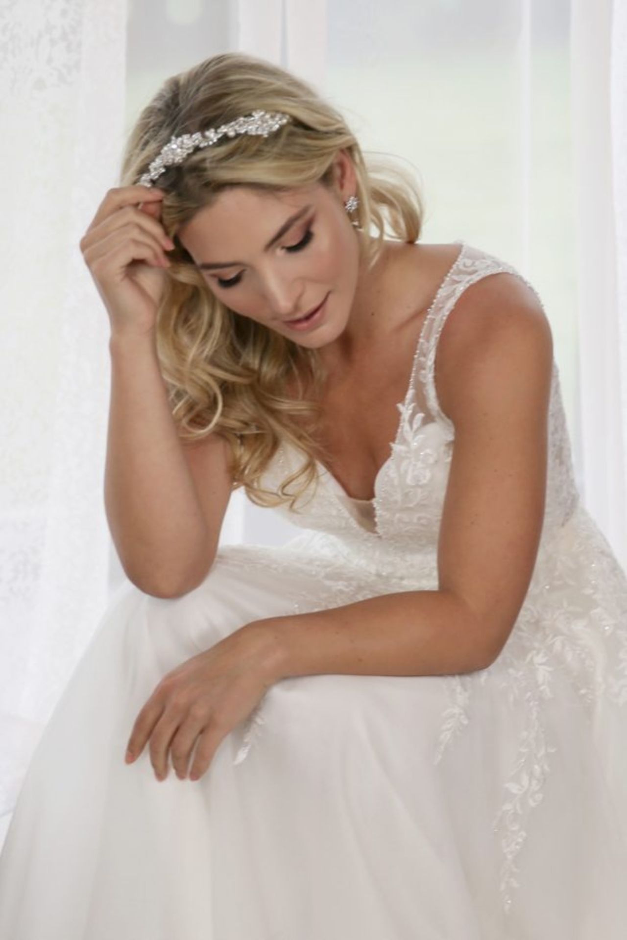 1 x Richard Designs Glamorous Silver, Crystal & Pearl Bridal Headband Tiara (TR2656A) - RRP £112.50