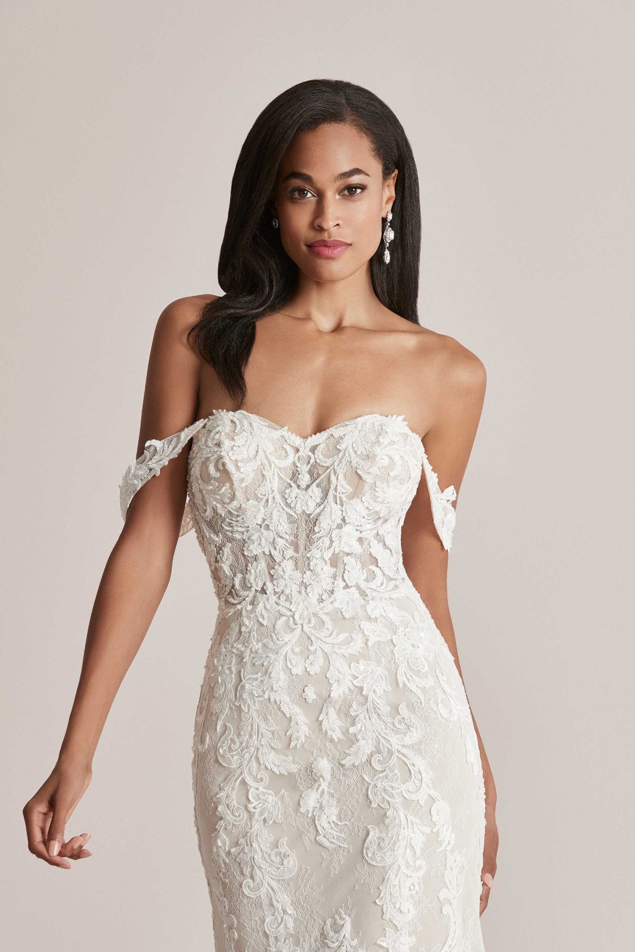1 x Justin Alexander 'Caela' Off-The-Shoulder Lace Fit Wedding Dress - UK Size 10 - RRP £1,750 - Image 3 of 4