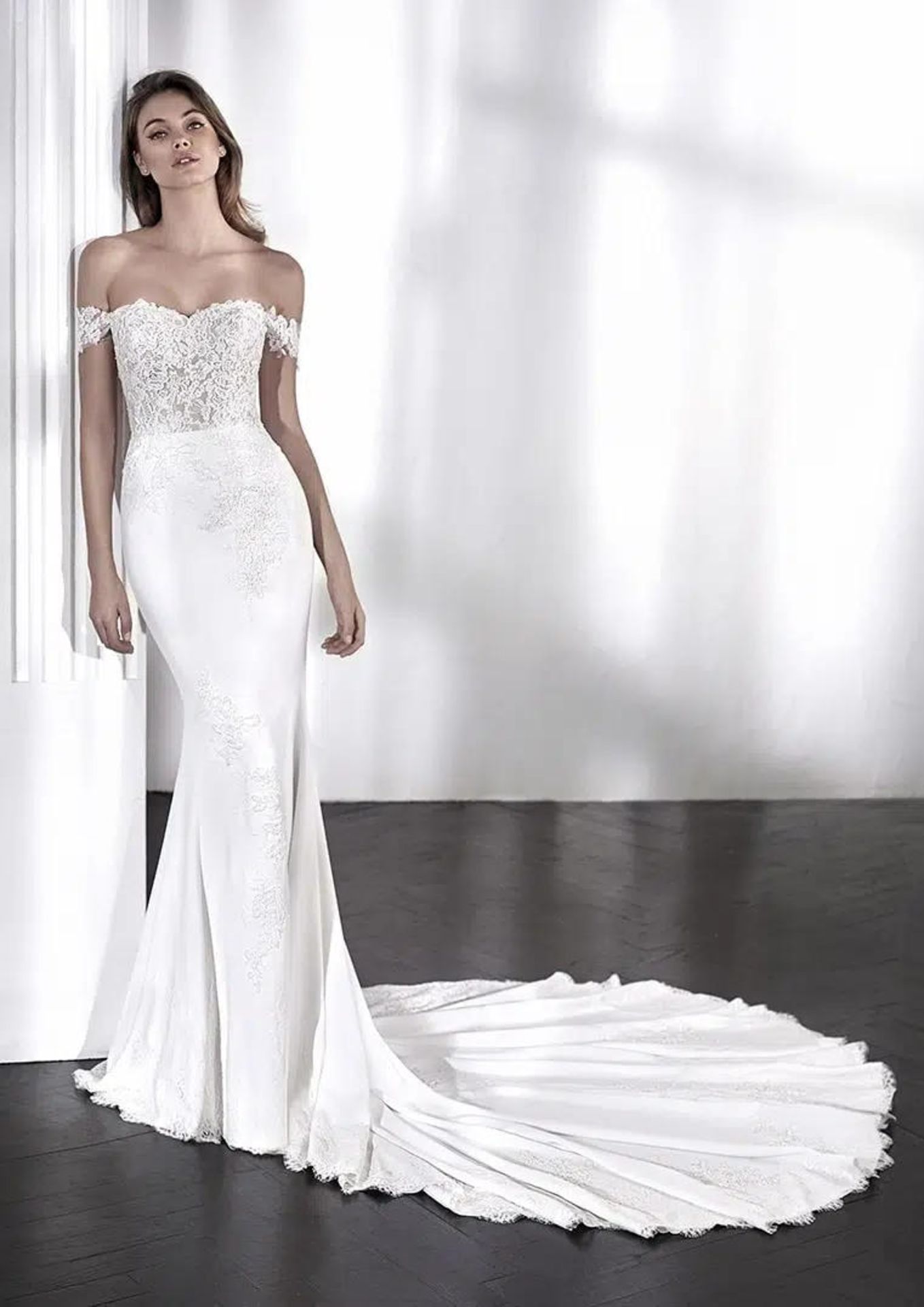 1 x San Patrick 'Laelia' Designer Sleeveless Mermaid Cut Bridal Gown - Size UK 16 - RRP £1,455 - Image 3 of 7