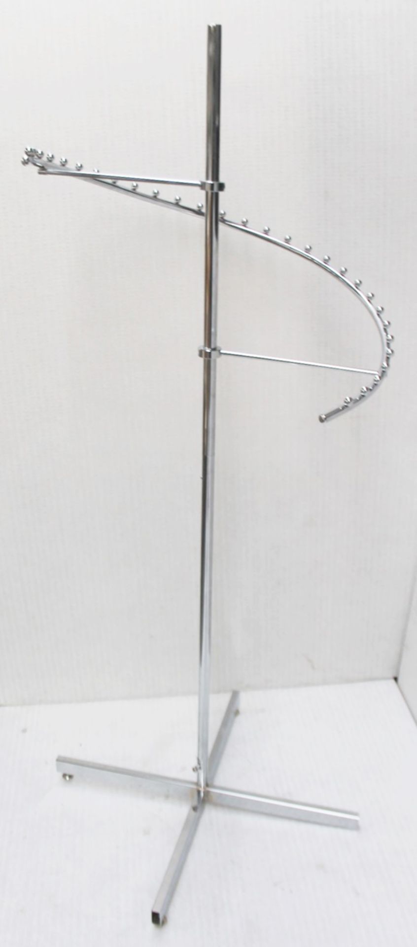 1 x Curved Clothes Rail - Recently Removed From A Designer Bridal Boutique - Ref: HON161/G-IT -