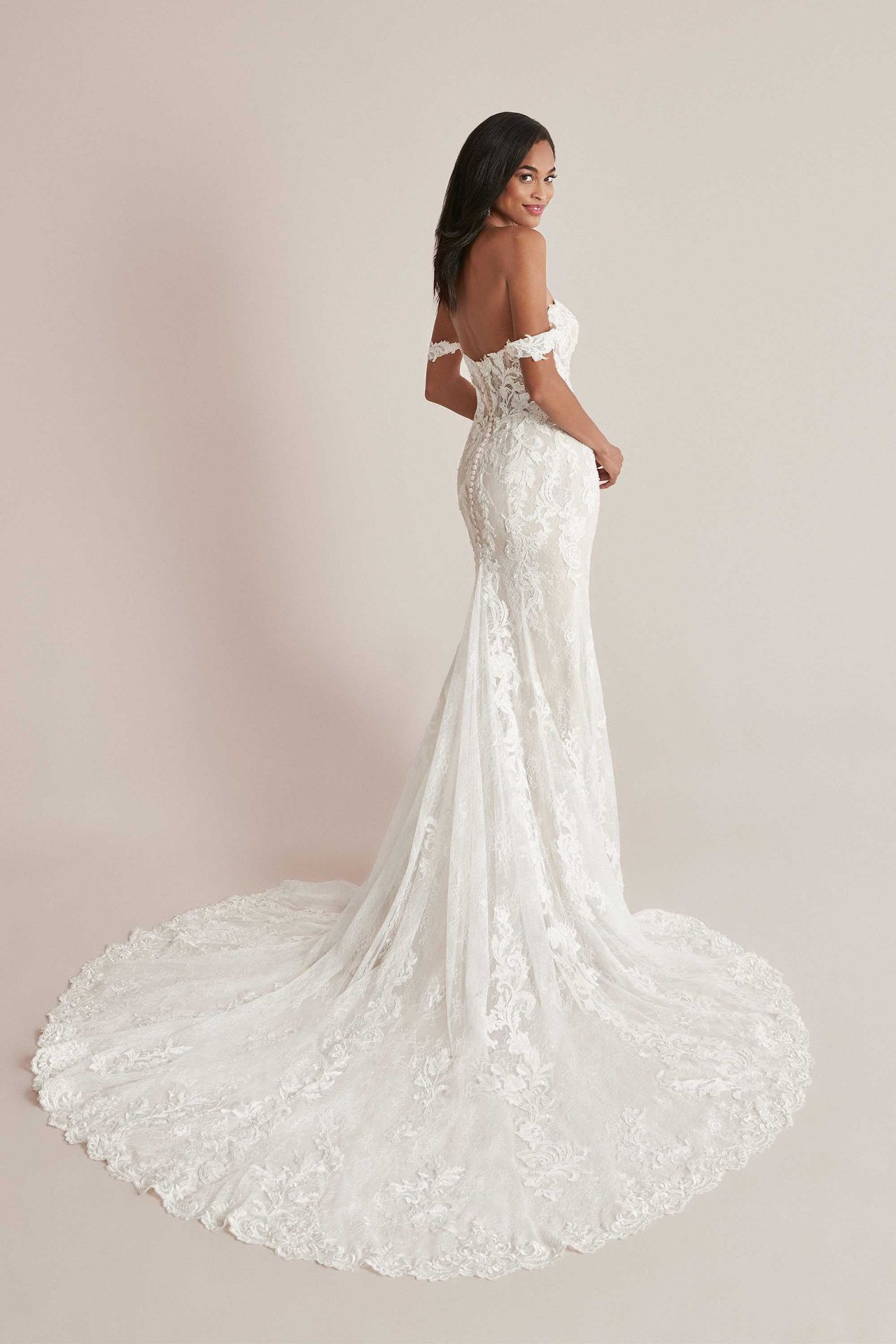 1 x Justin Alexander 'Caela' Off-The-Shoulder Lace Fit Wedding Dress - UK Size 10 - RRP £1,750 - Image 2 of 4