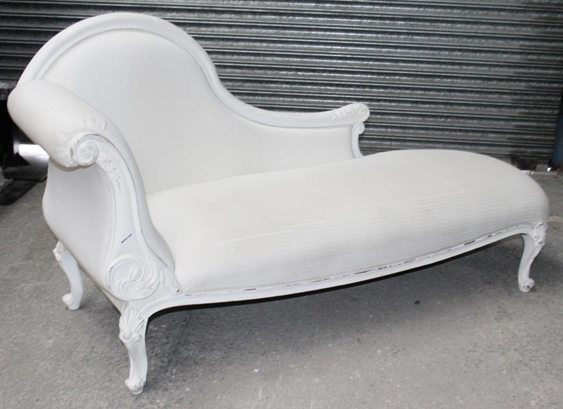 1 x Upholstered Chaise Lounge - Recently Removed From A Designer Bridal Boutique - Ref: HON165/G-