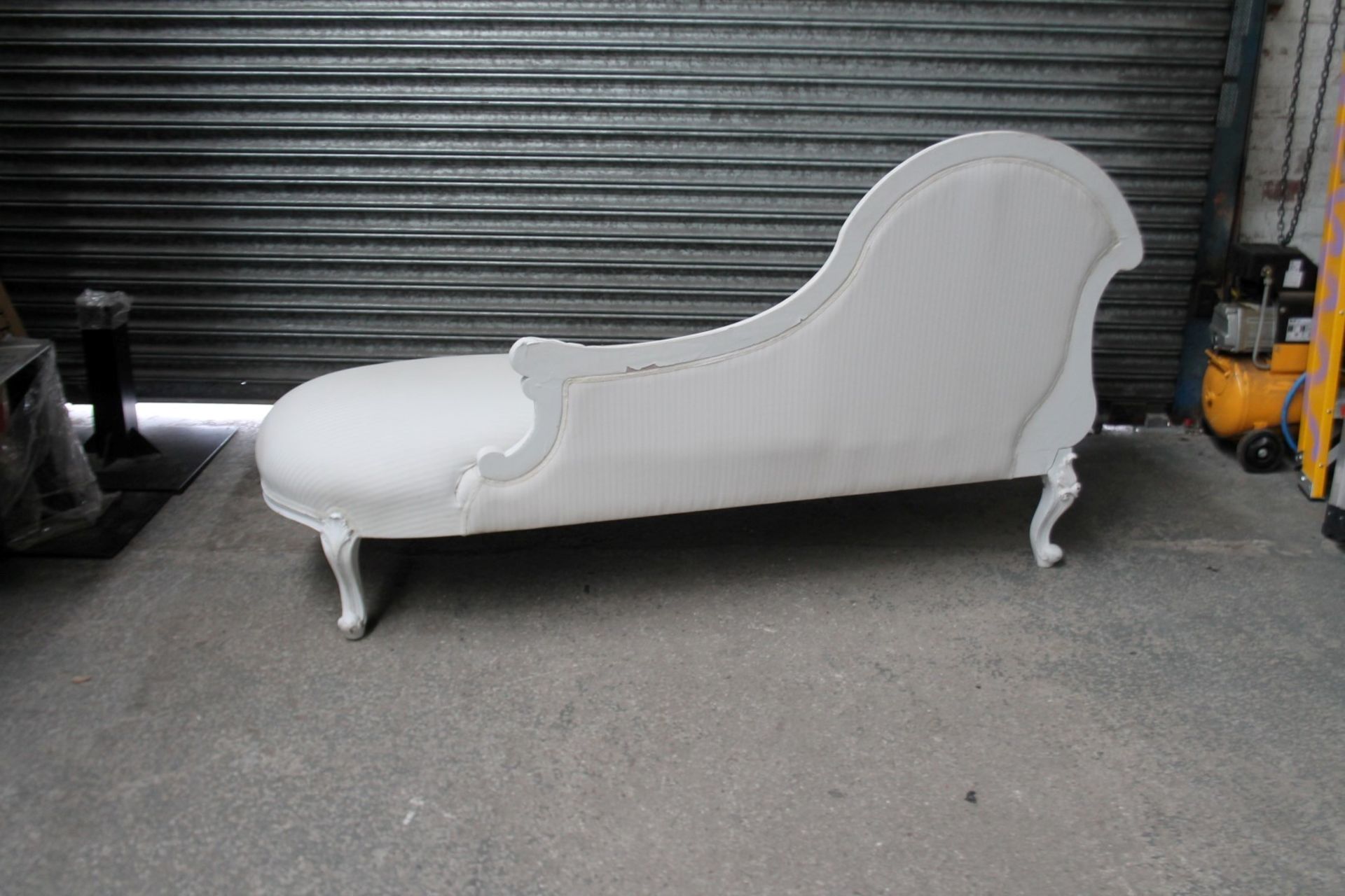 1 x Upholstered Chaise Lounge - Recently Removed From A Designer Bridal Boutique - Ref: HON165/G- - Image 7 of 9